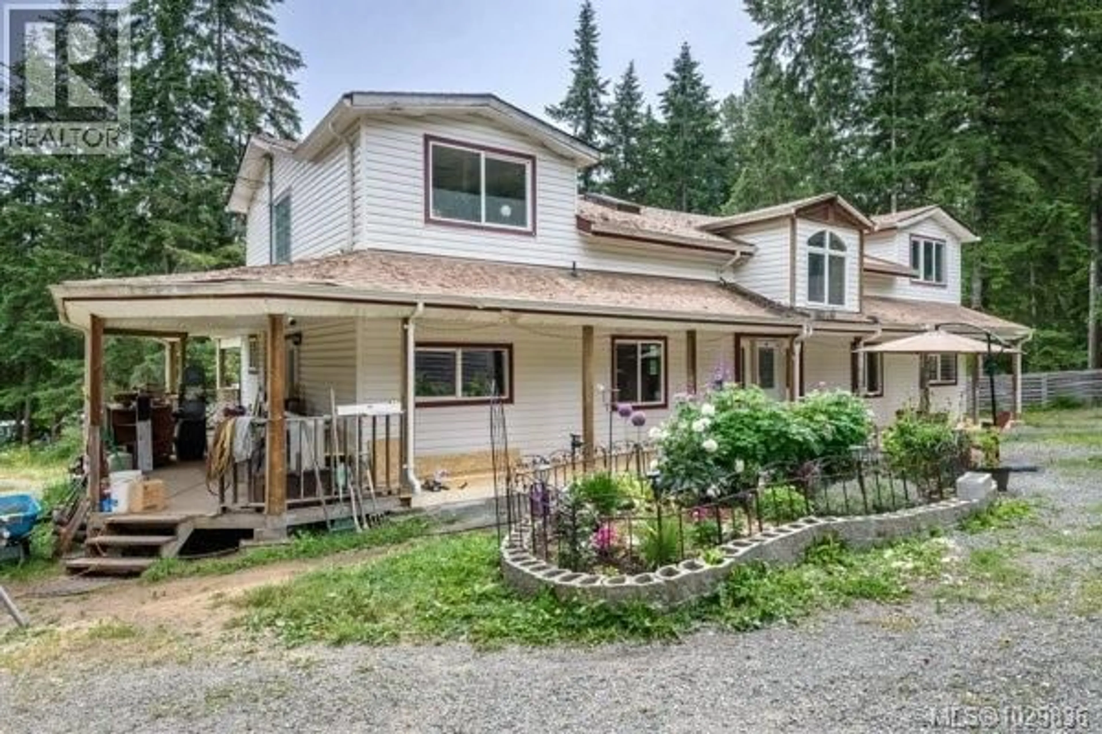 A pic from outside/outdoor area/front of a property/back of a property/a pic from drone, street for 2524 MACAULAY ROAD, Black Creek British Columbia V9J1B5