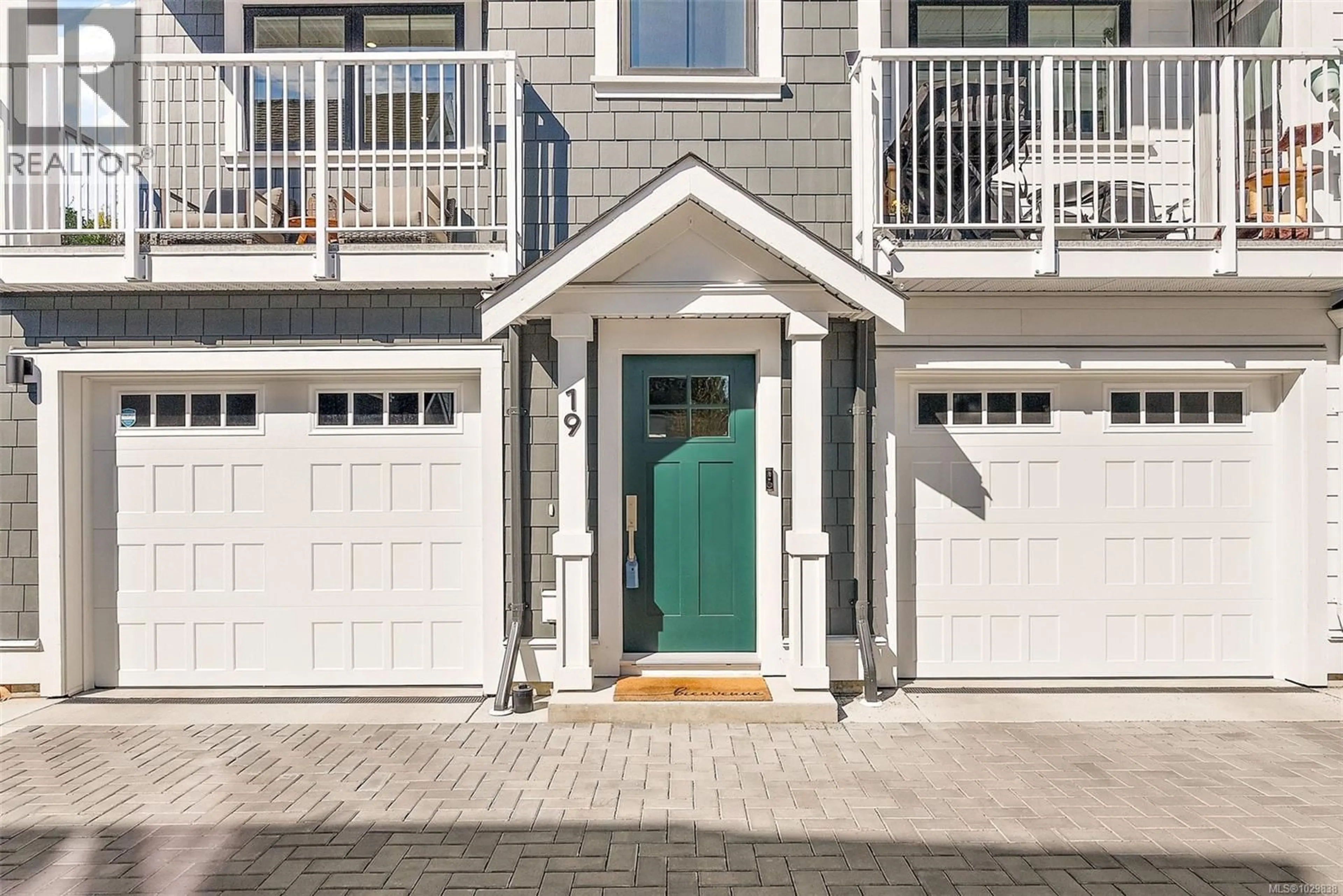 Indoor entryway for TH19 - 3450 WHITTIER AVENUE, Saanich British Columbia V8Z3R2