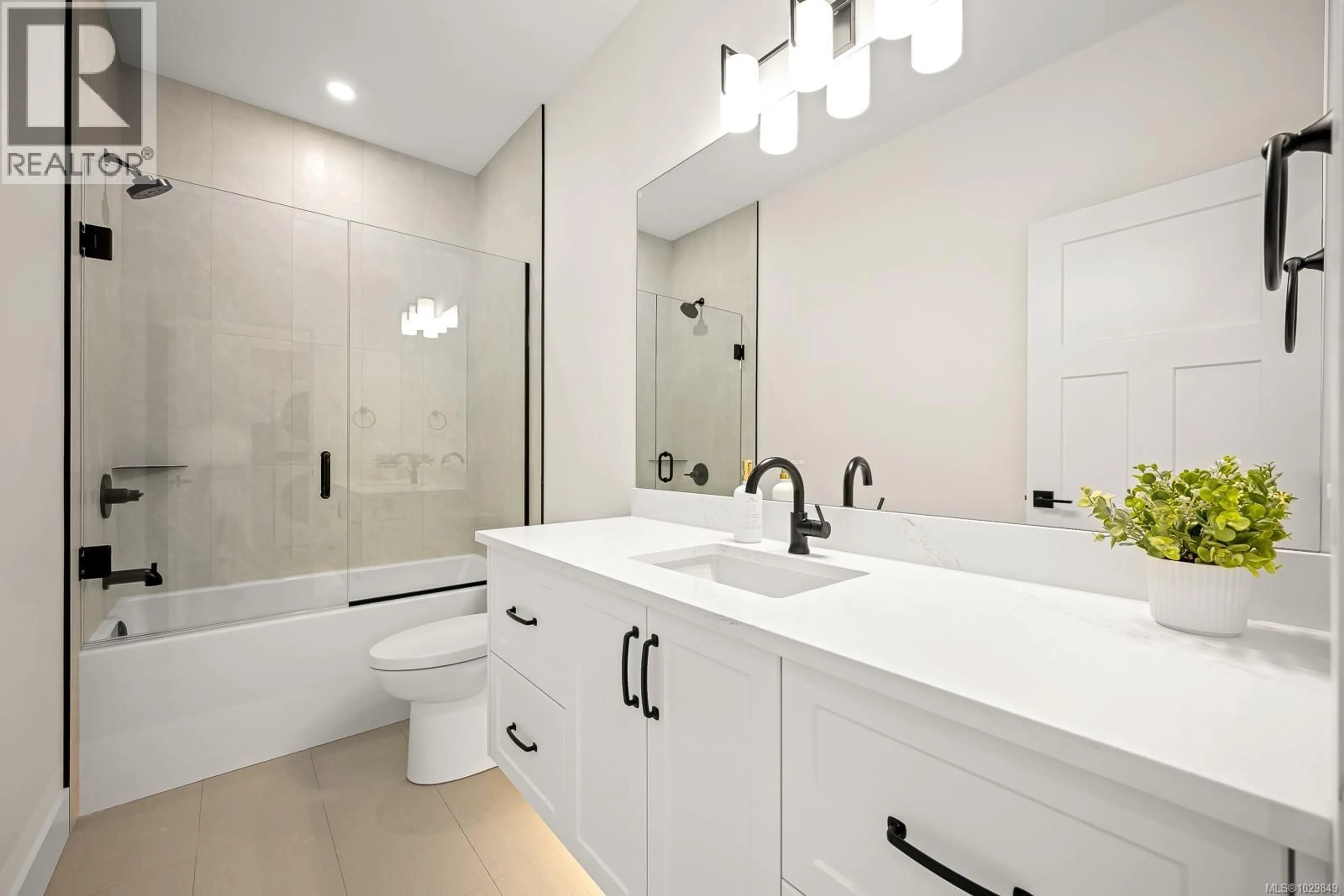 Contemporary bathroom, ceramic/tile floor for 3 - 865 GRUMMAN PLACE, Comox British Columbia V9M4H9