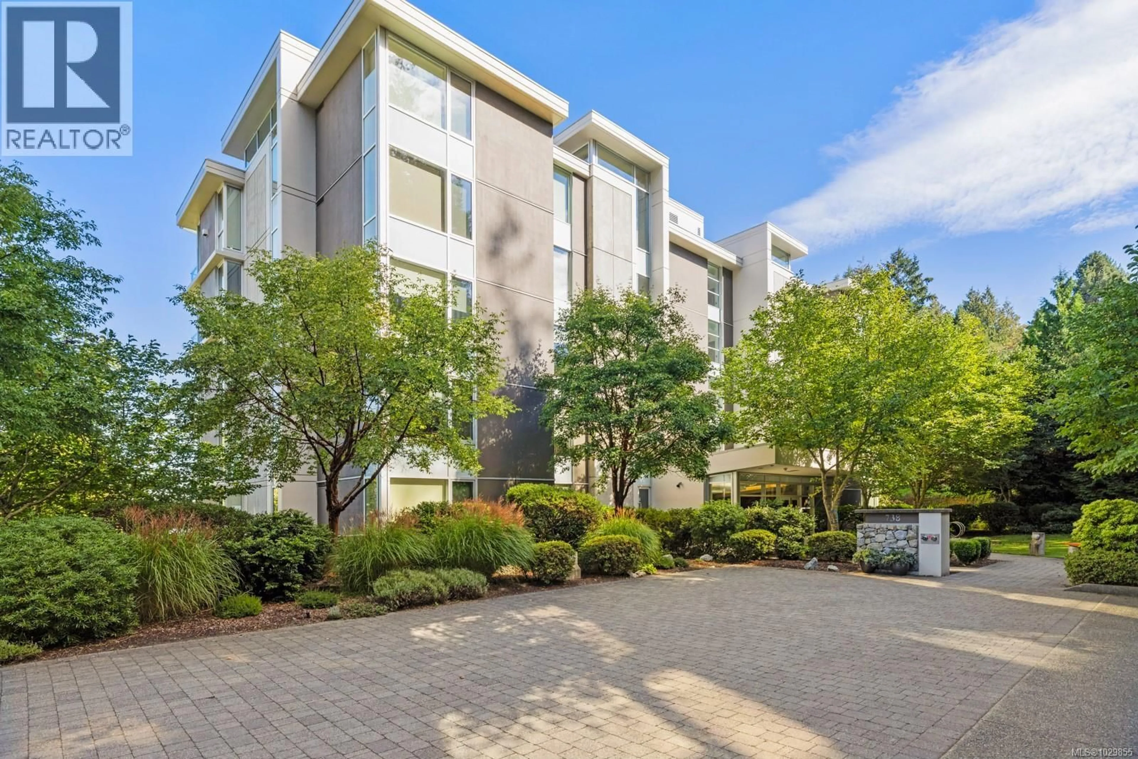 Patio, unknown for 302 - 738 SAYWARD HILL TERRACE, Saanich British Columbia V8Y3K1