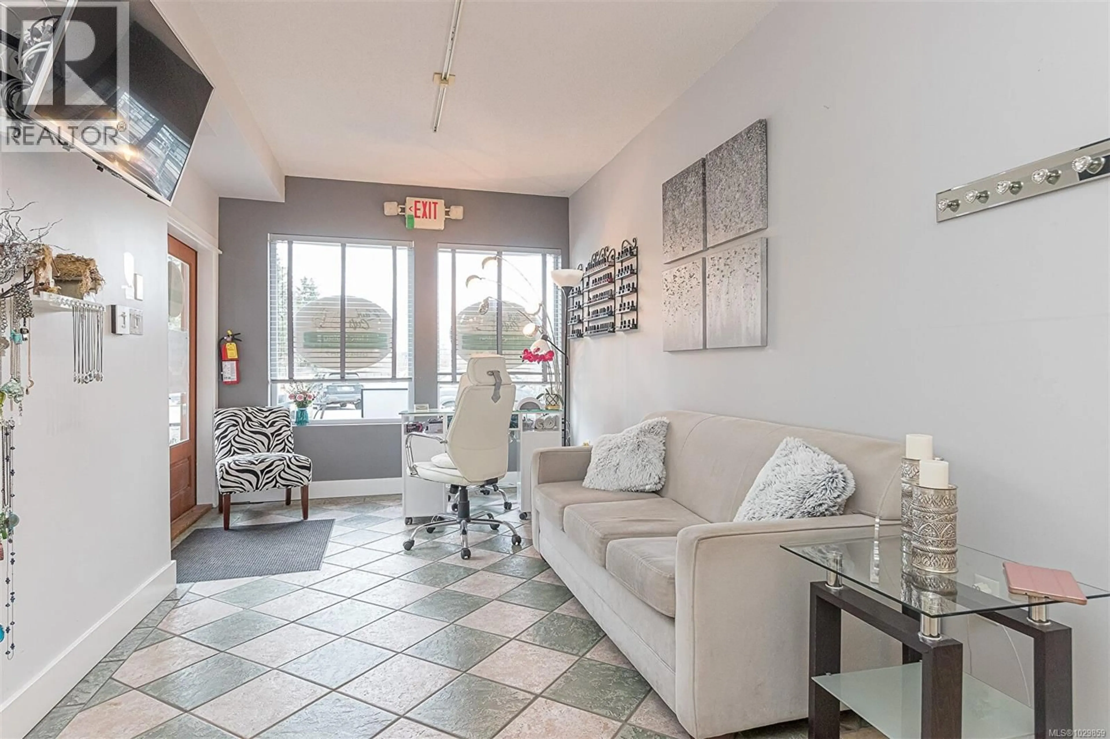 Living room with furniture, ceramic/tile floor for 674 MEMORIAL AVENUE, Qualicum Beach British Columbia V9K1S8