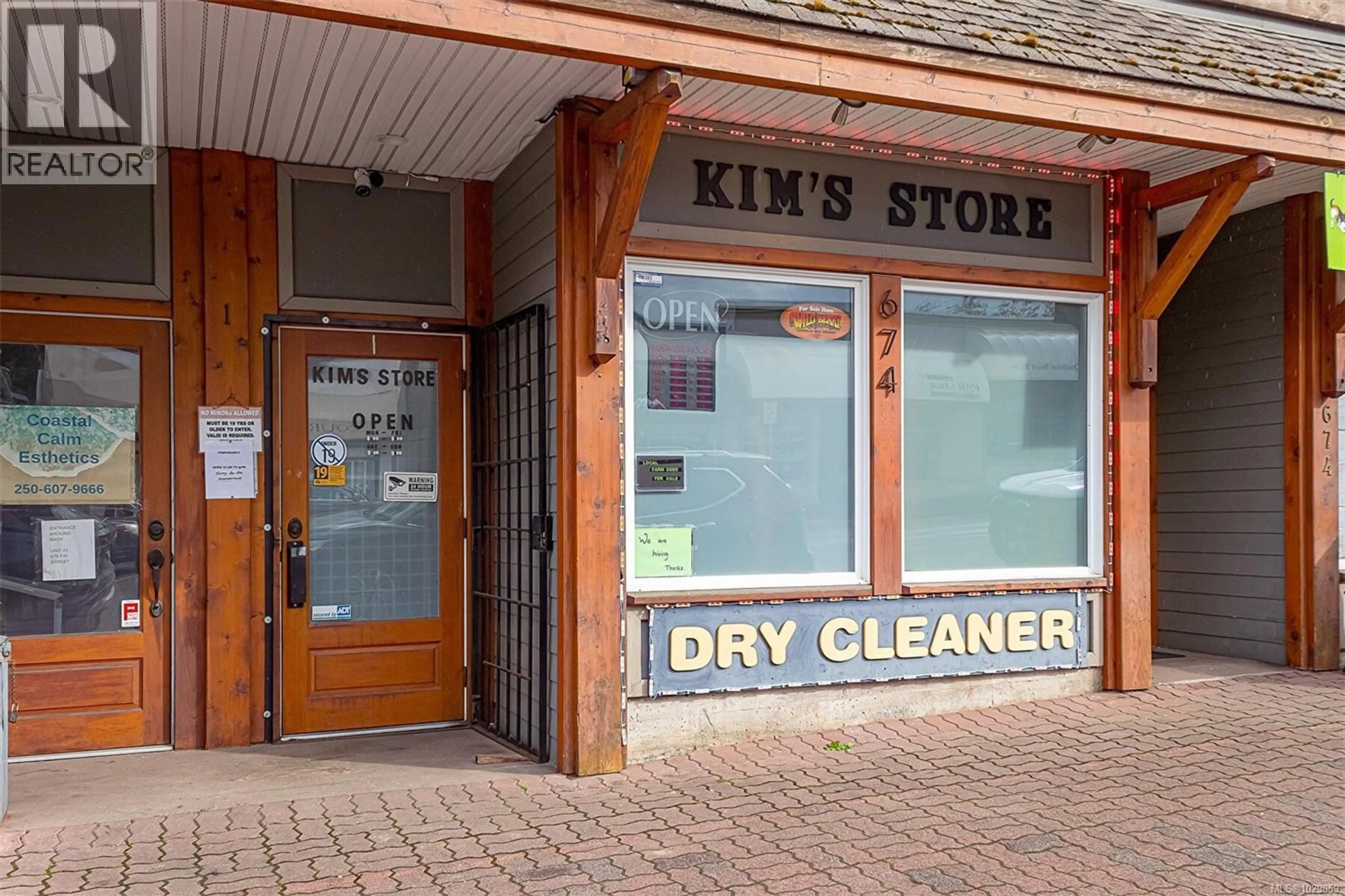 Laundry room for 674 MEMORIAL AVENUE, Qualicum Beach British Columbia V9K1S8