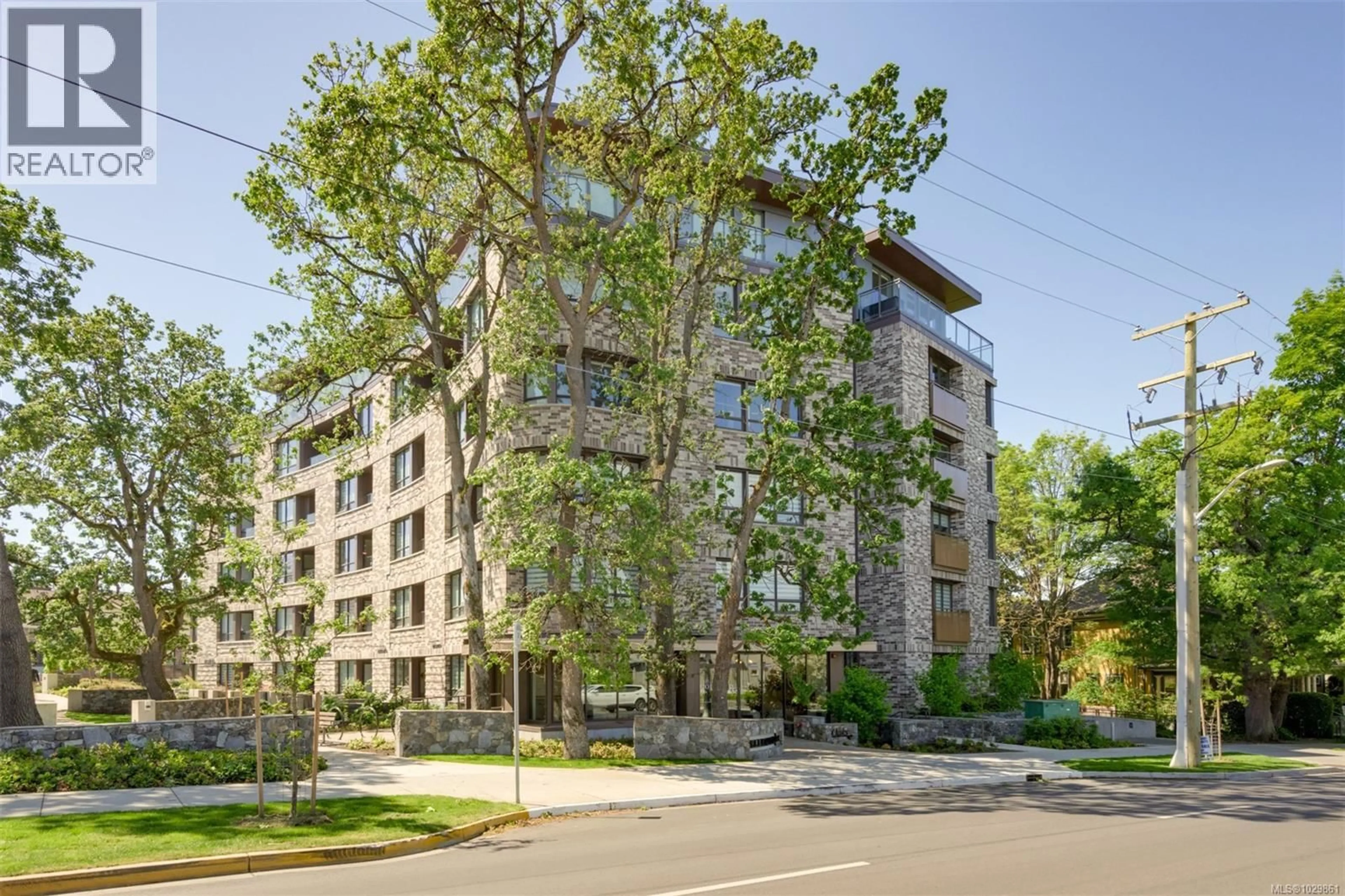 Patio, building for 211 - 1201 FORT STREET, Victoria British Columbia V8V0G1