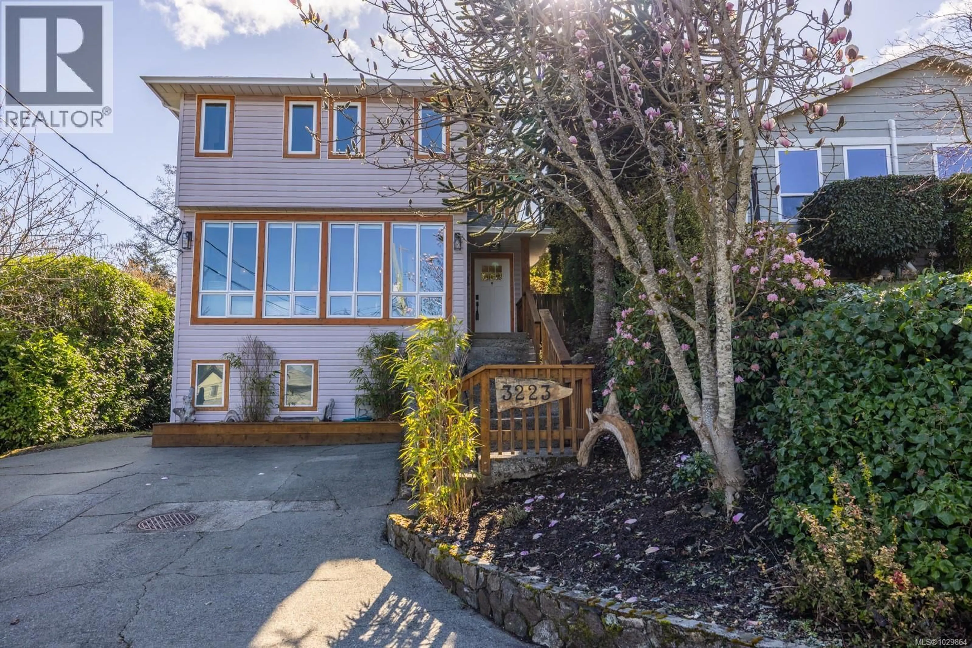 A pic from outside/outdoor area/front of a property/back of a property/a pic from drone, street for 3223 SEDGWICK DRIVE, Colwood British Columbia V9C3K2