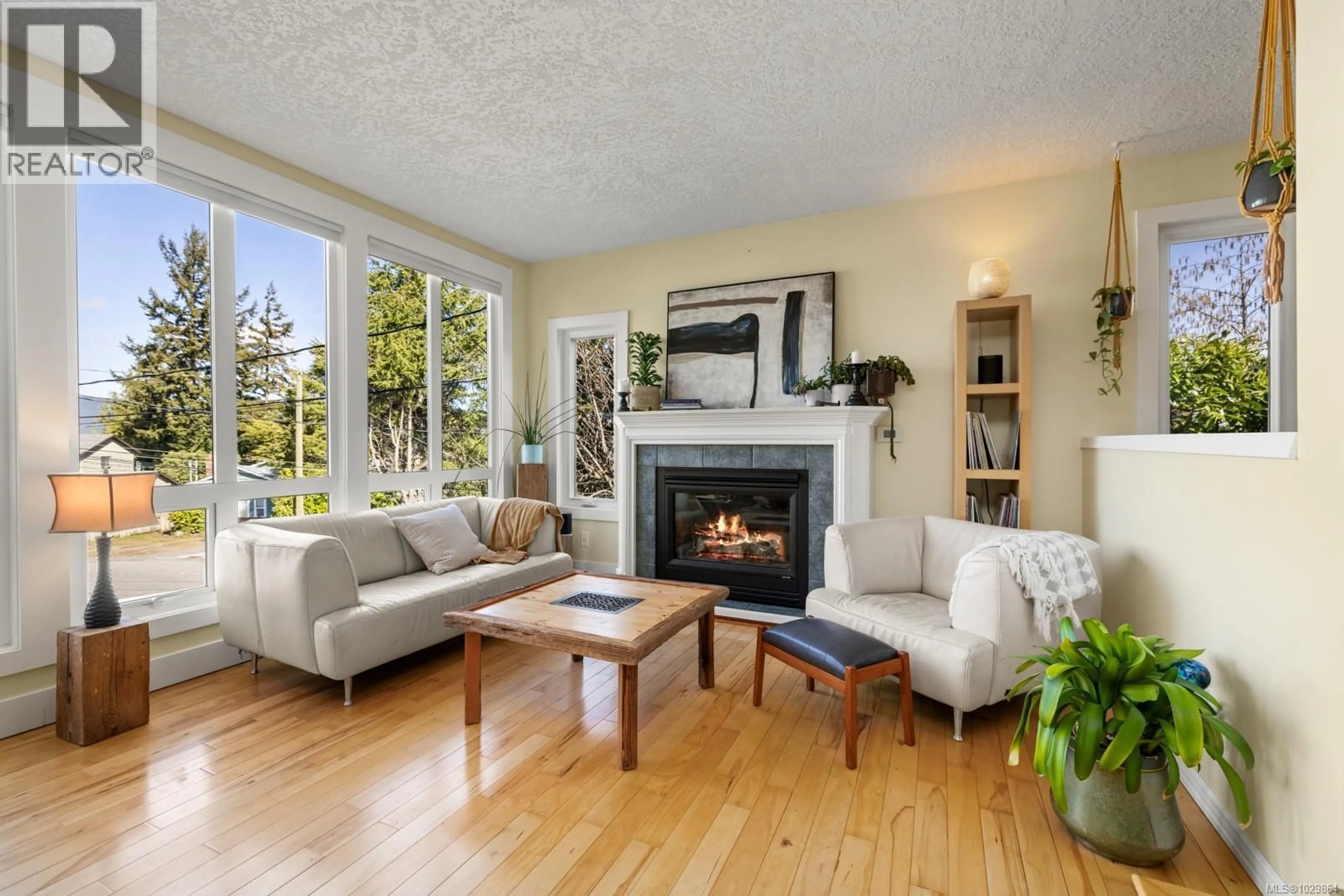 Living room with furniture, wood/laminate floor for 3223 SEDGWICK DRIVE, Colwood British Columbia V9C3K2