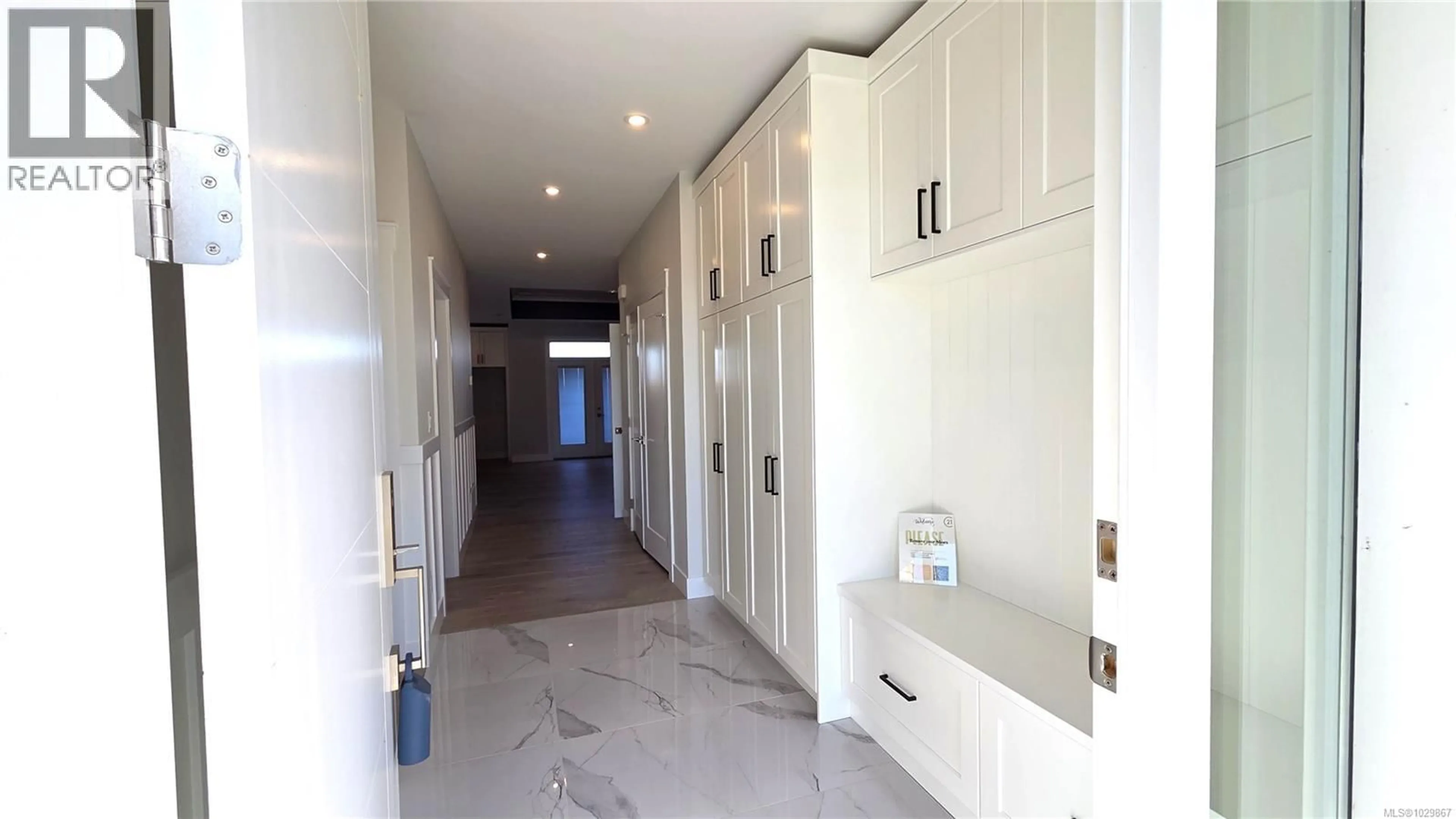 Indoor foyer for 219 DUNBAR WAY, Parksville British Columbia V9P0G6