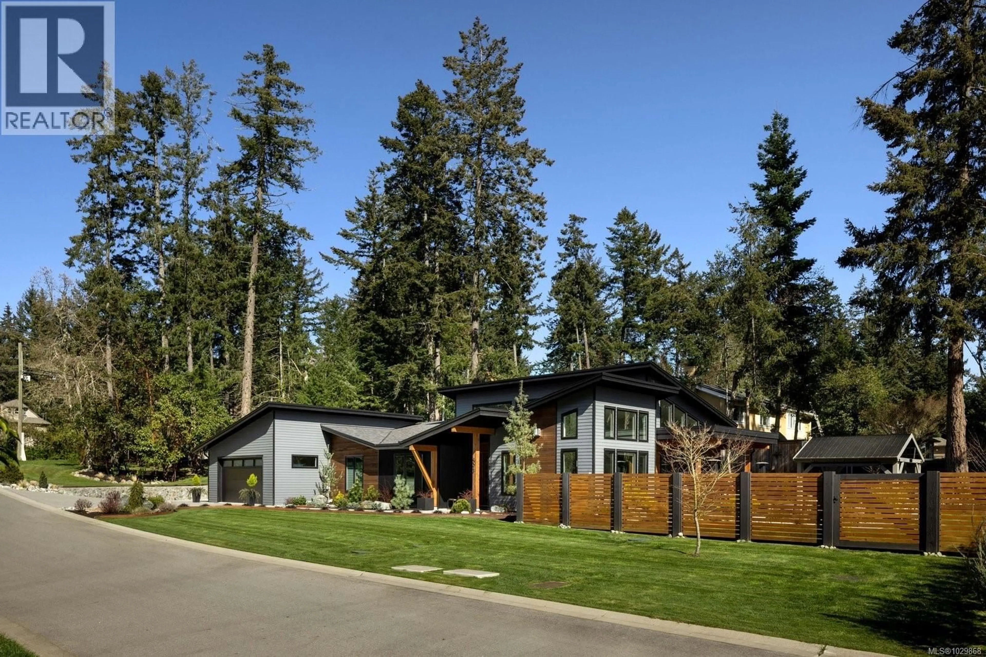 Home with vinyl exterior material, unknown for 593 DOWNEY ROAD, North Saanich British Columbia V8L5M6