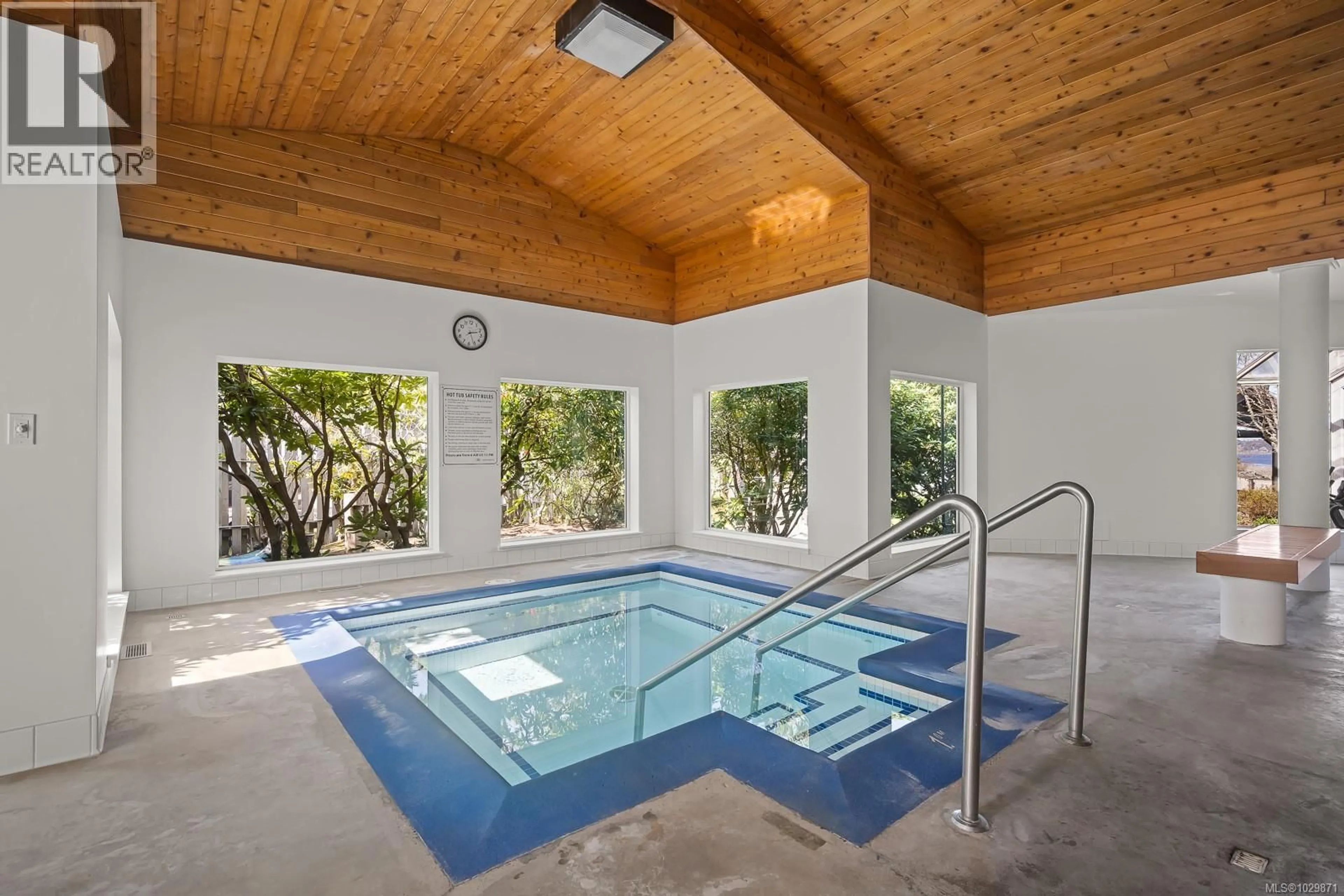 Pool for 3303 - 27 ISLAND HIGHWAY SOUTH, Campbell River British Columbia V9W1A2