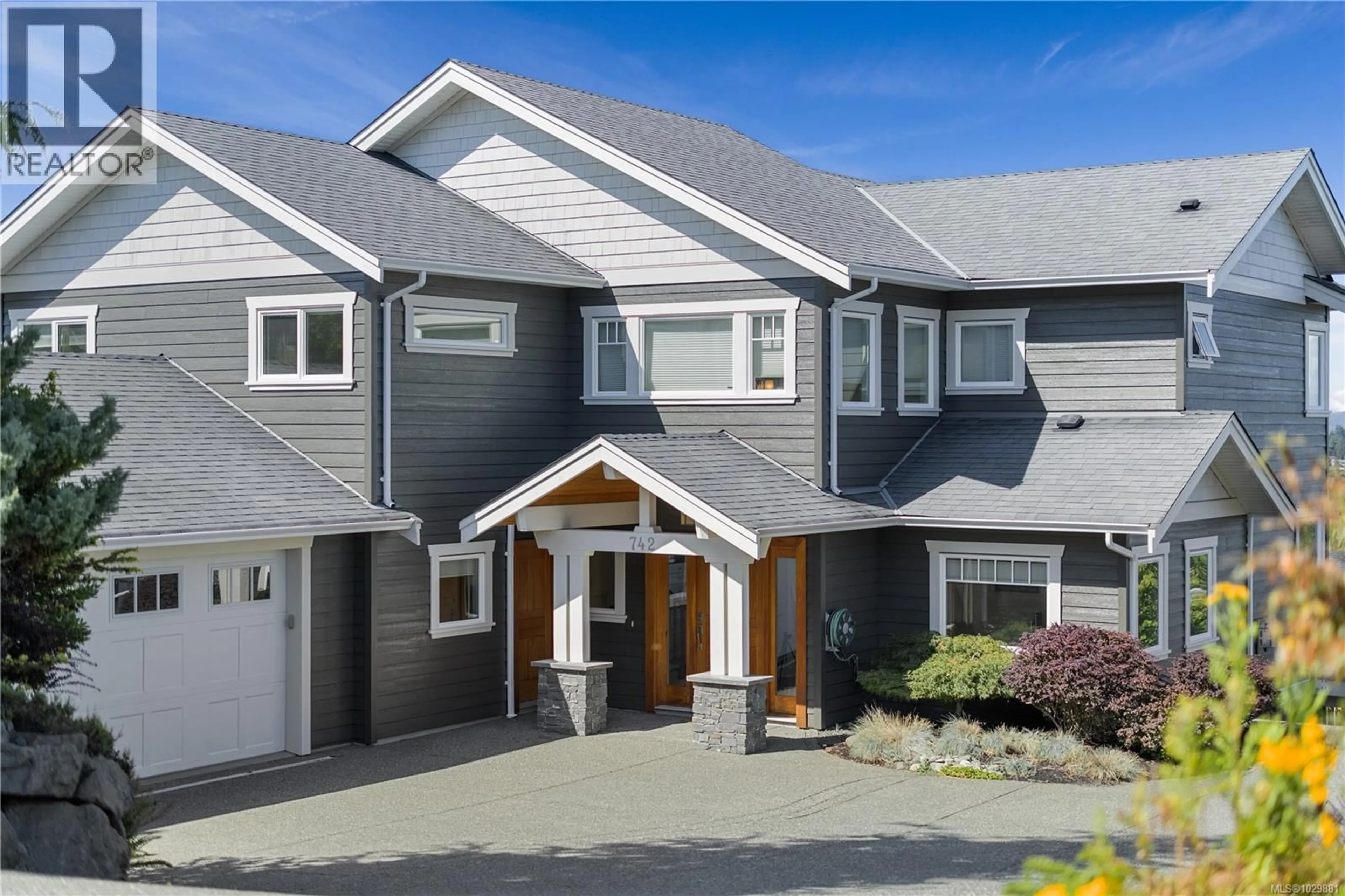 Home with vinyl exterior material, street for 742 NELSON ROAD, Campbell River British Columbia V9H0A1