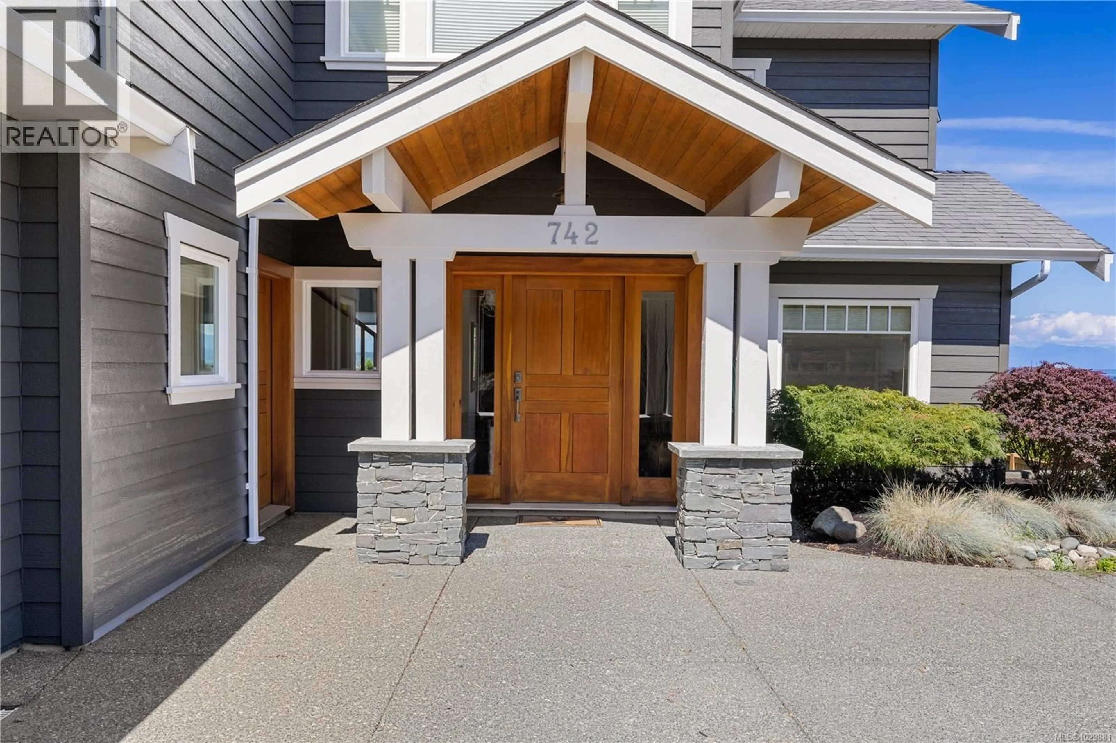 Indoor entryway for 742 NELSON ROAD, Campbell River British Columbia V9H0A1