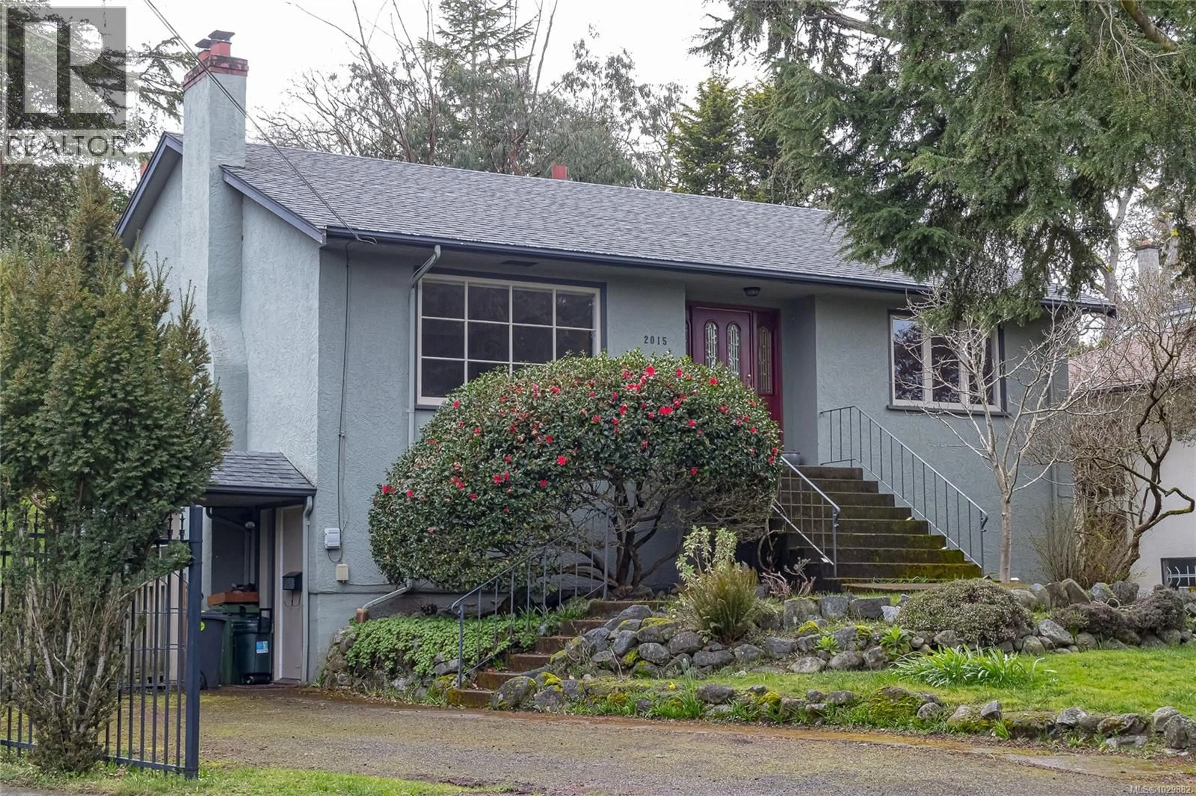 Home with vinyl exterior material, street for 2015 RUNNYMEDE AVENUE, Oak Bay British Columbia V8S2V5