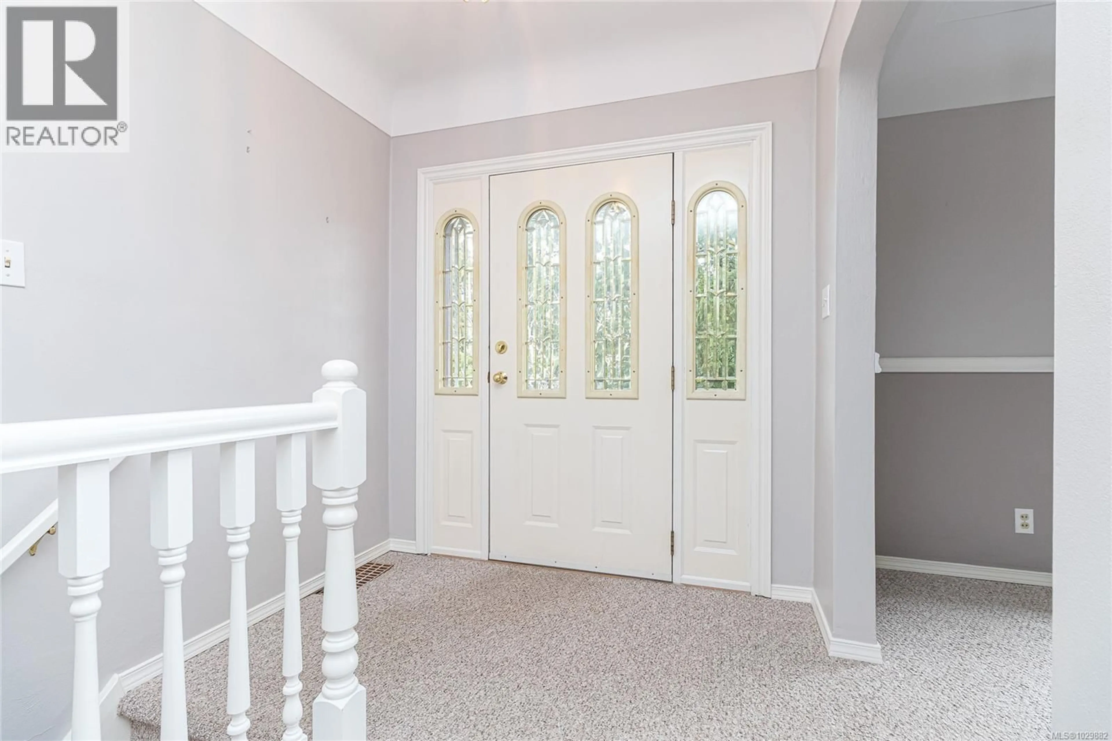 Indoor entryway for 2015 RUNNYMEDE AVENUE, Oak Bay British Columbia V8S2V5