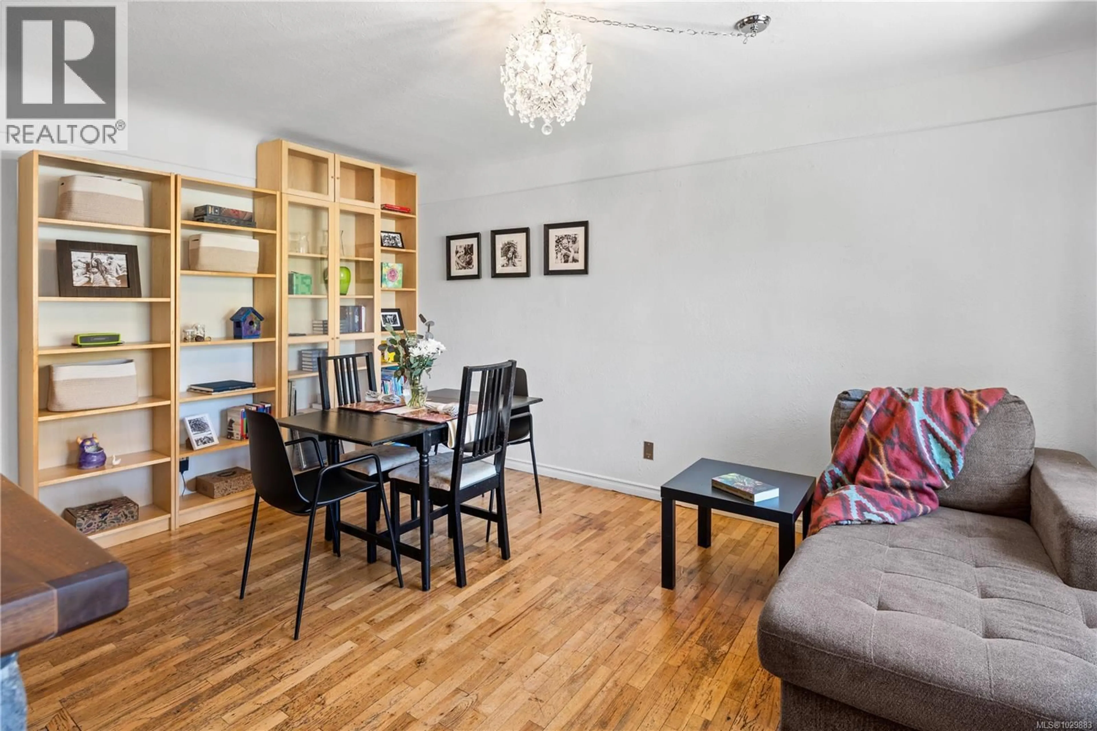 Living room with furniture, wood/laminate floor for 1451 BROOKE STREET, Victoria British Columbia V8S1M4