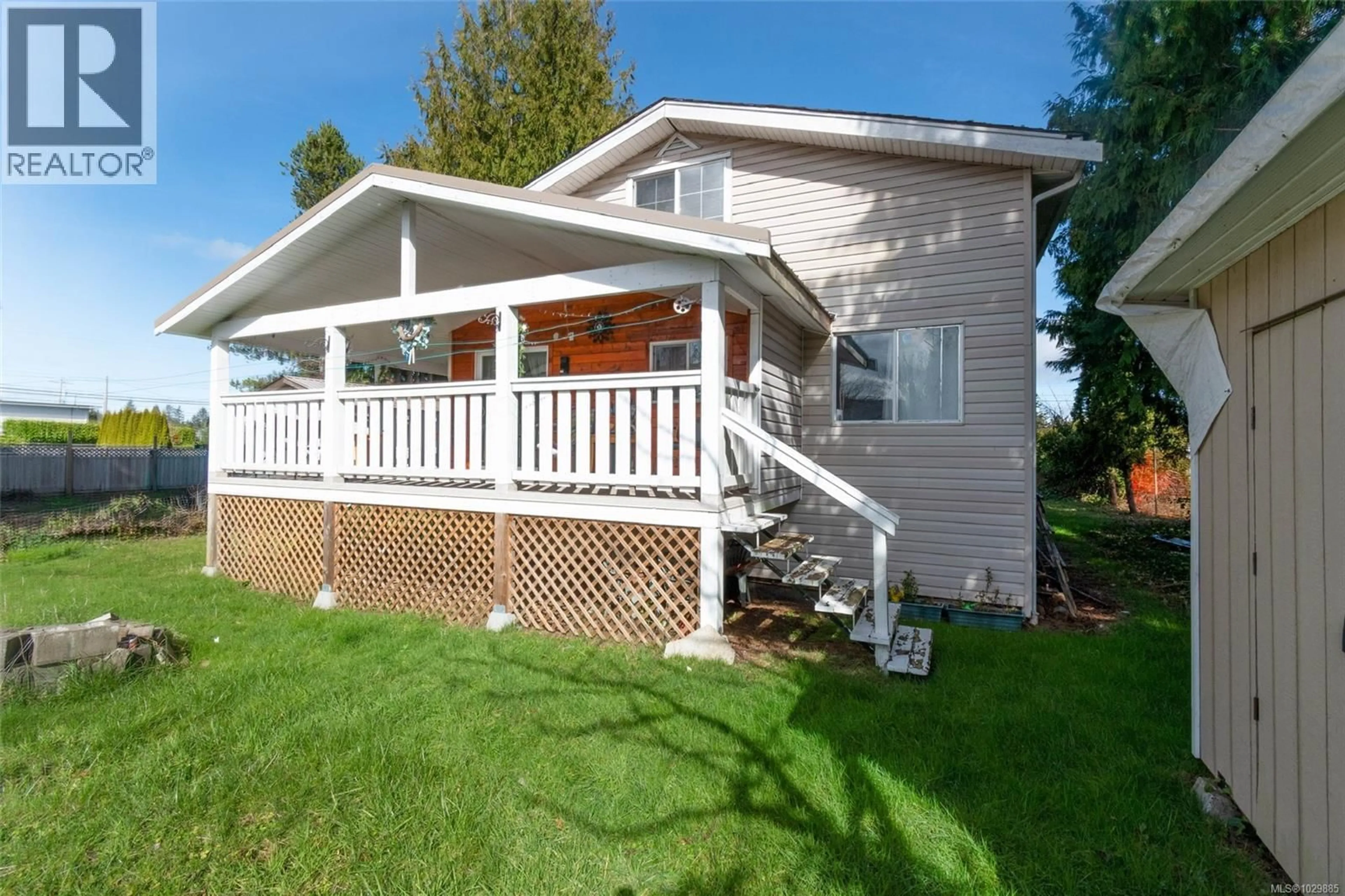 Home with vinyl exterior material, unknown for 2218 DALTON ROAD, Campbell River British Columbia V9W1H6