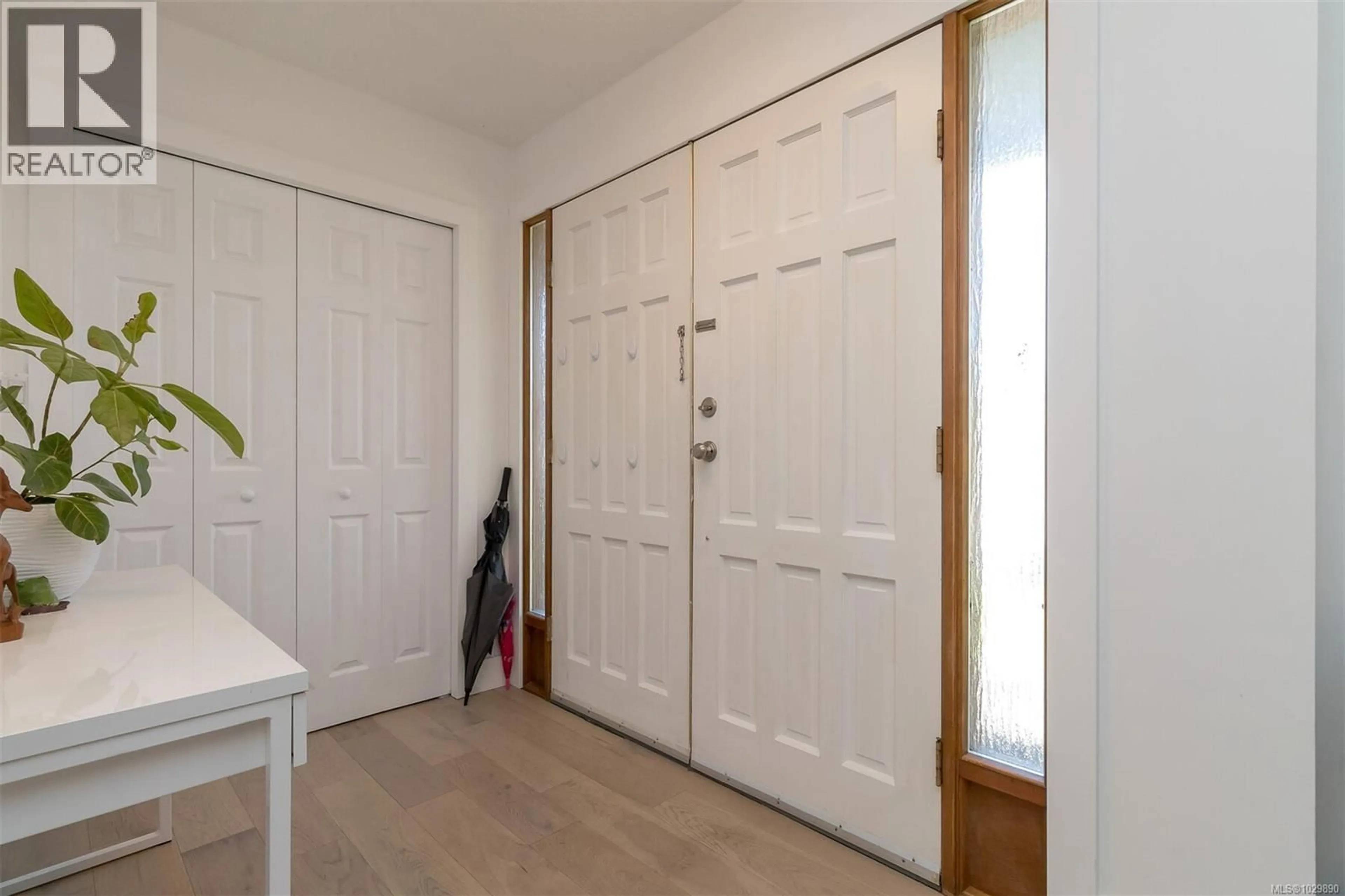 Indoor entryway for 4026 CAVALLIN COURT, Saanich British Columbia V8N5P9