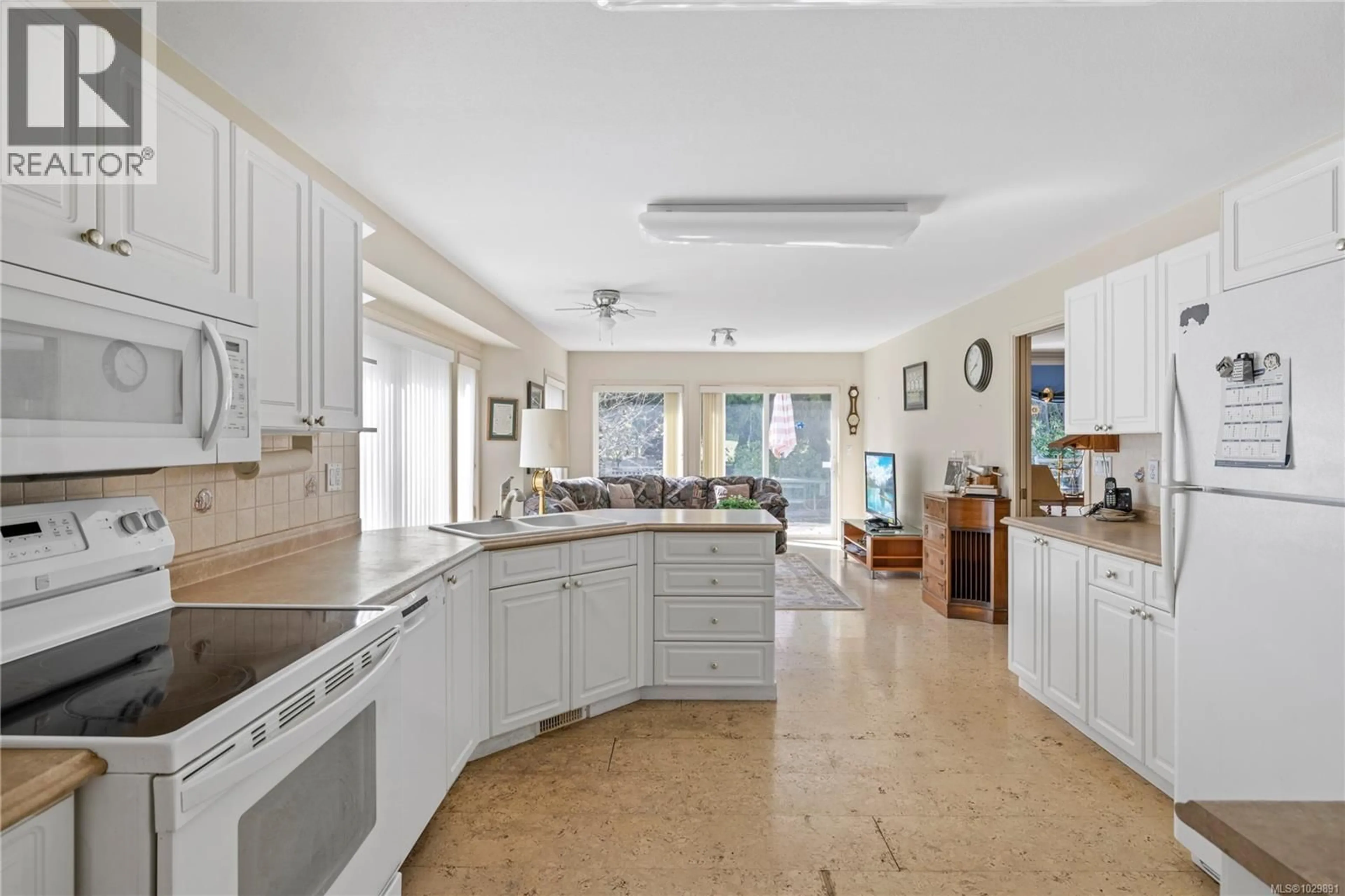 Open concept kitchen, ceramic/tile floor for 626 WINDWARD WAY, Qualicum Beach British Columbia V9K2K4