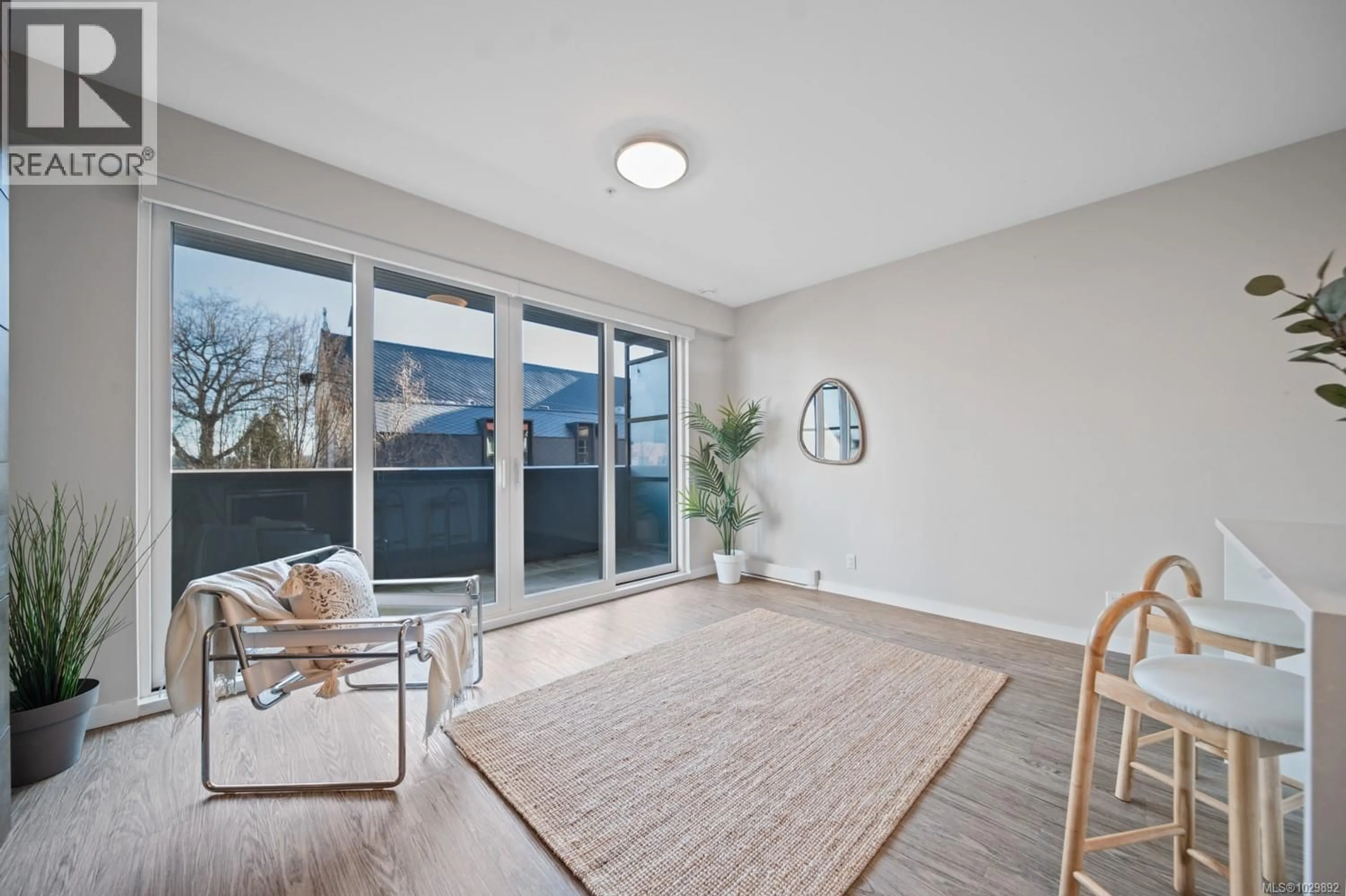 Living room with furniture, unknown for 205 - 91 CHAPEL STREET, Nanaimo British Columbia V9R5H3