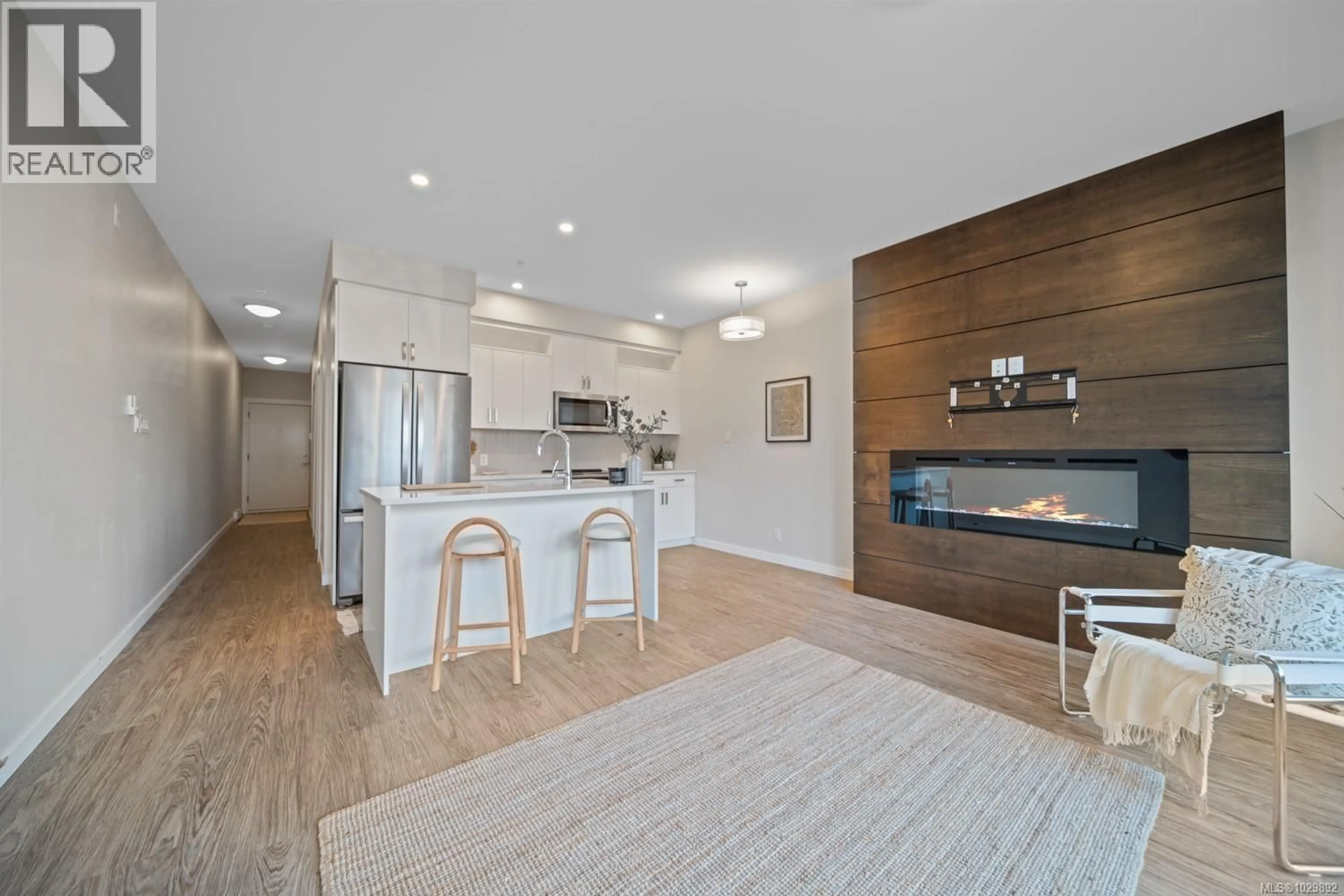 Open concept kitchen, wood/laminate floor for 205 - 91 CHAPEL STREET, Nanaimo British Columbia V9R5H3