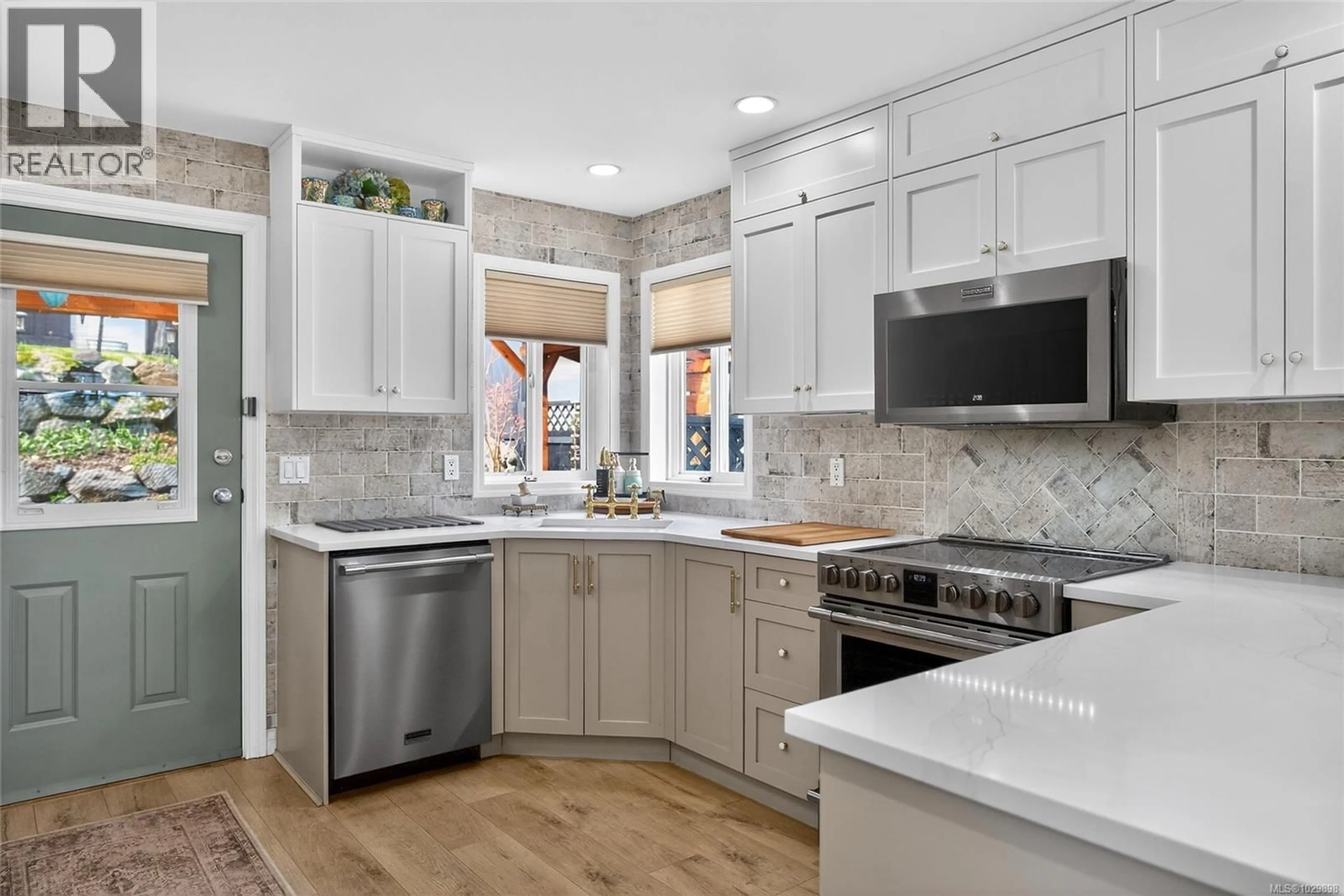 Contemporary kitchen, ceramic/tile floor for 6162 SAYWARD ROAD, Duncan British Columbia V9L5K1