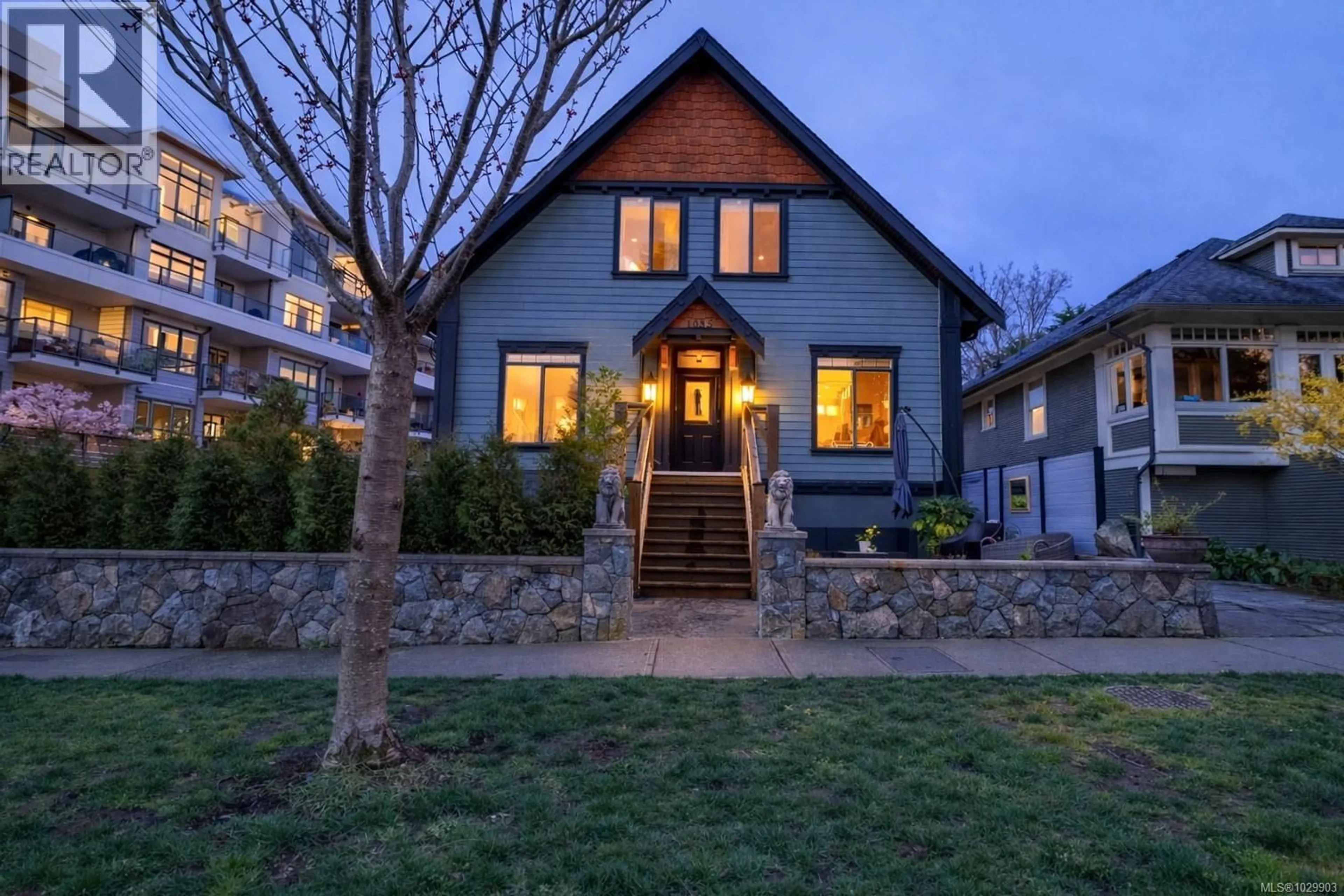 Home with brick exterior material, street for 4 - 1035 OLIPHANT AVENUE, Victoria British Columbia V8V2T9