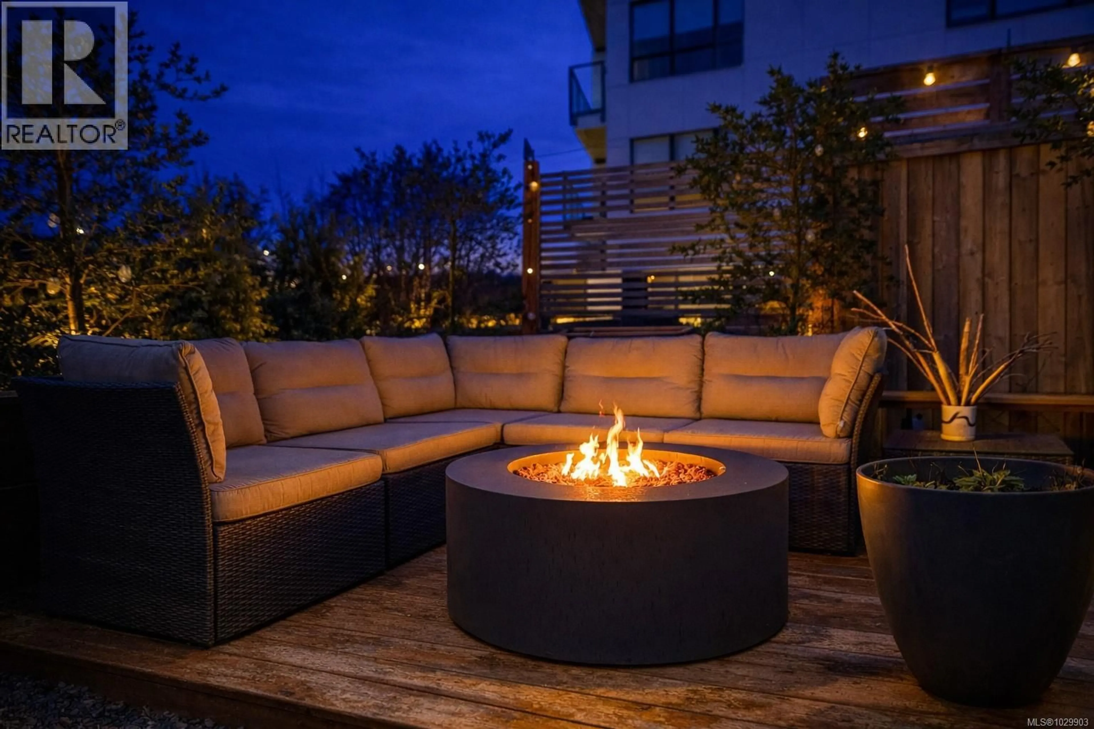 Patio, street for 4 - 1035 OLIPHANT AVENUE, Victoria British Columbia V8V2T9