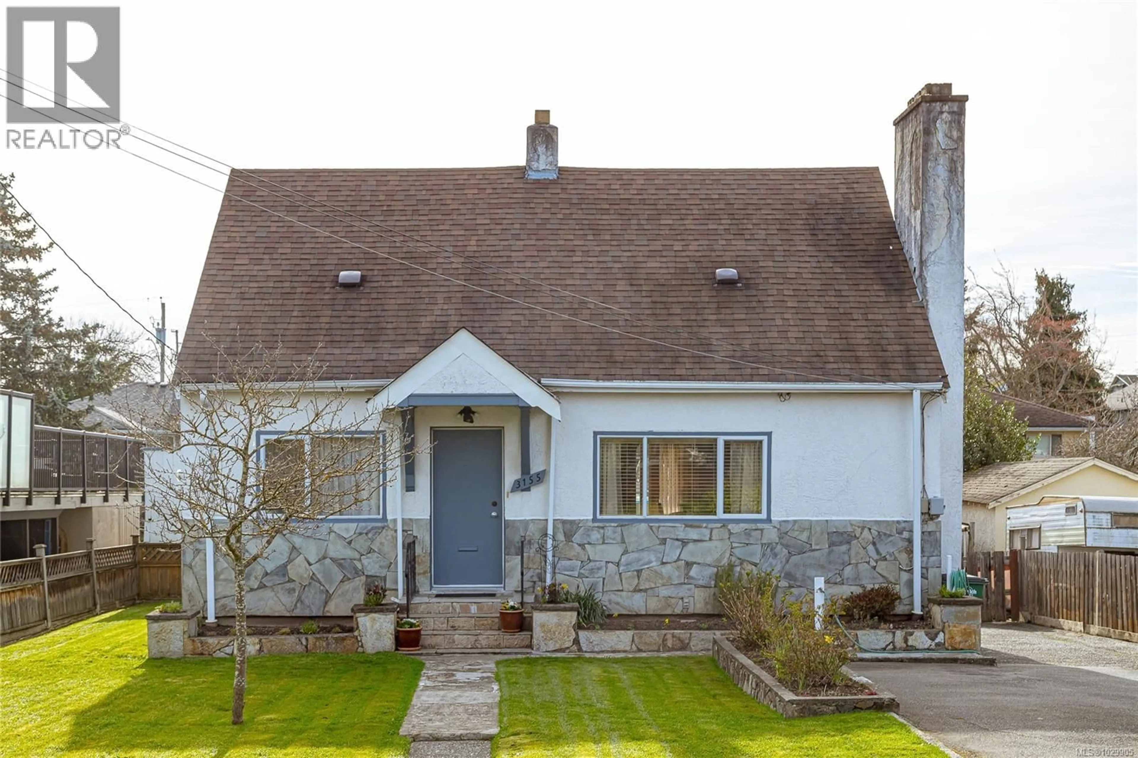 Home with vinyl exterior material, street for 3155 EARL GREY STREET, Saanich British Columbia V9A1X1