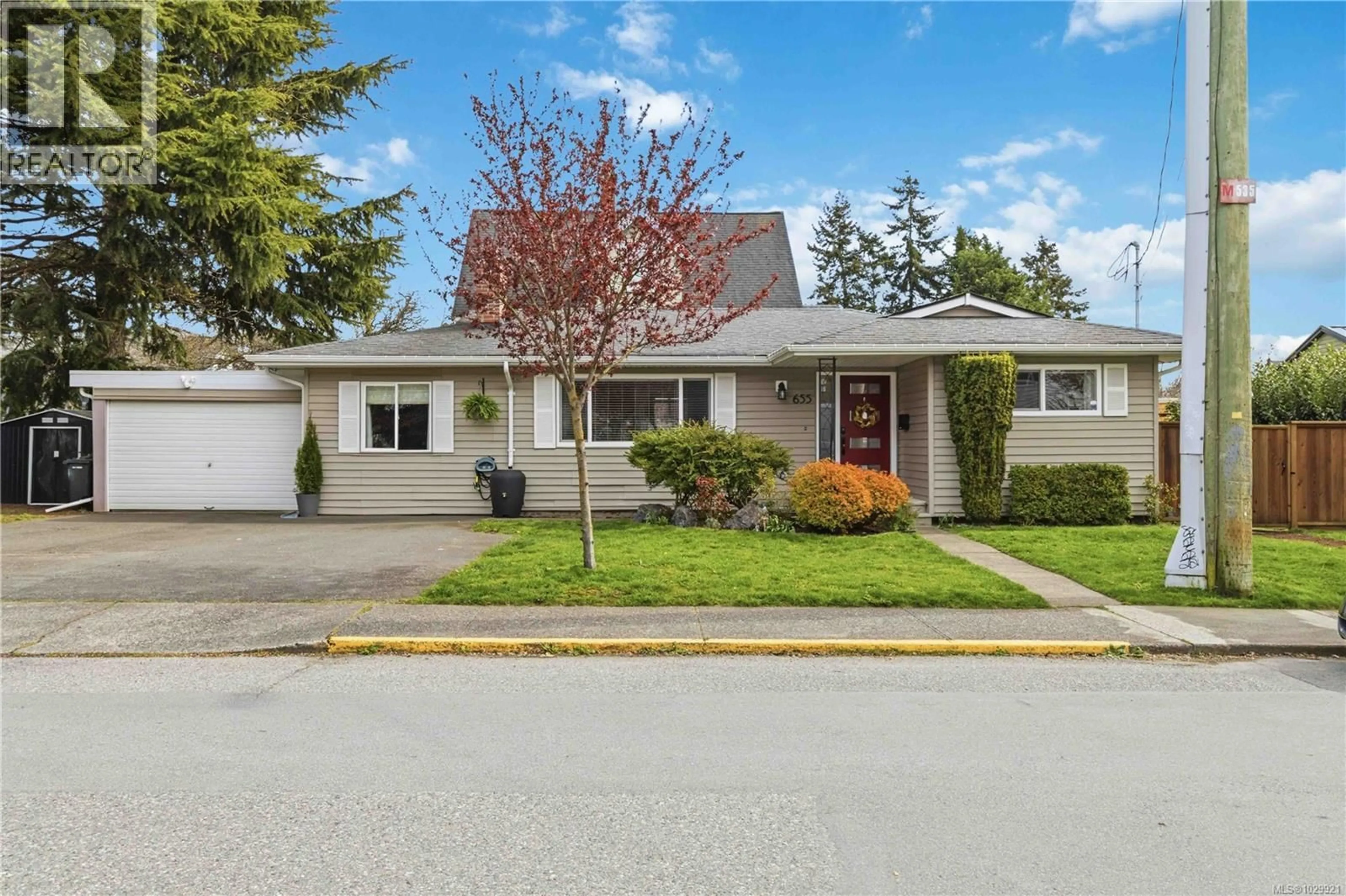 Home with vinyl exterior material, street for 655 ROTHWELL STREET, Victoria British Columbia V9A4E2