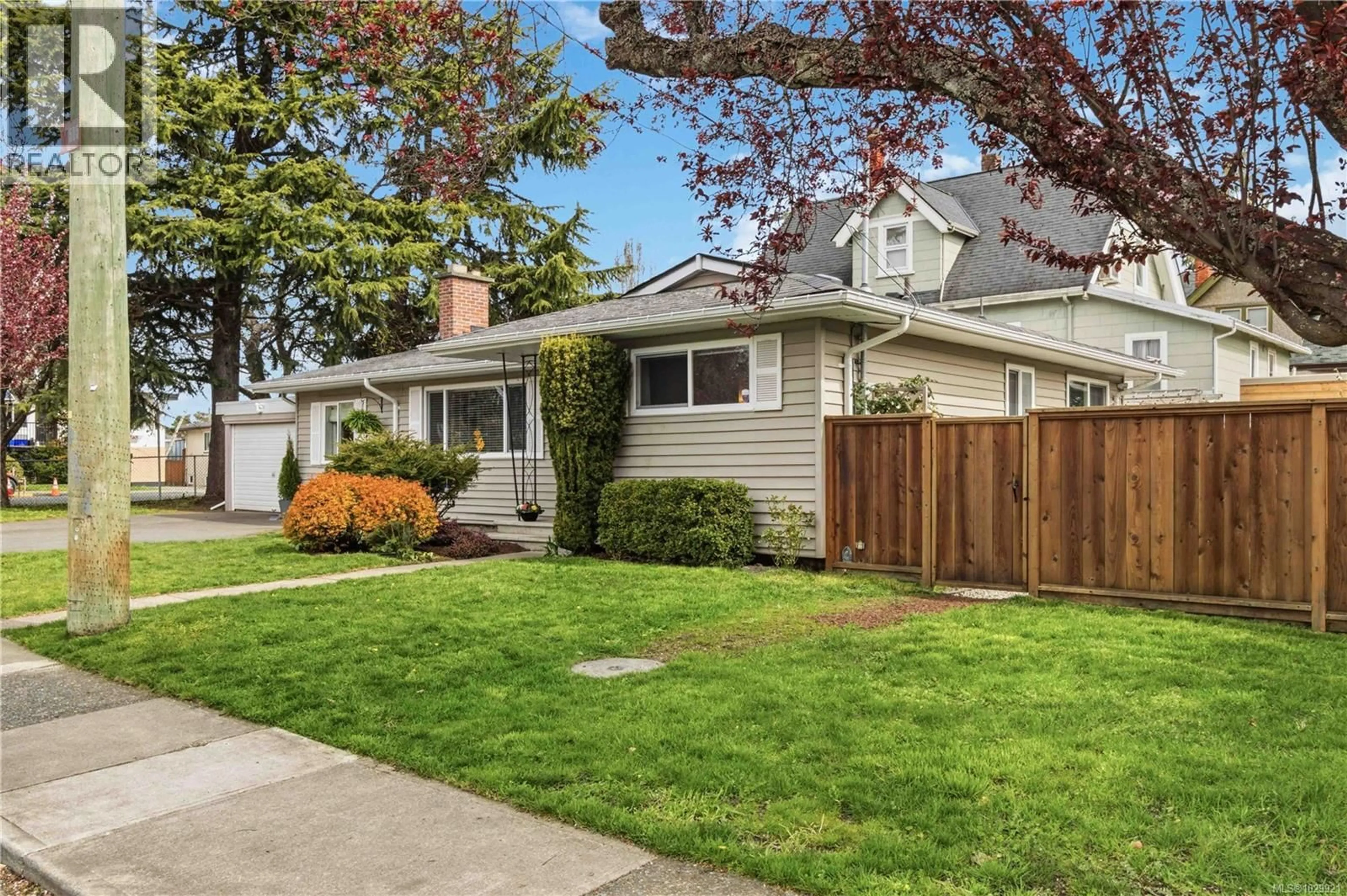 Home with vinyl exterior material, street for 655 ROTHWELL STREET, Victoria British Columbia V9A4E2