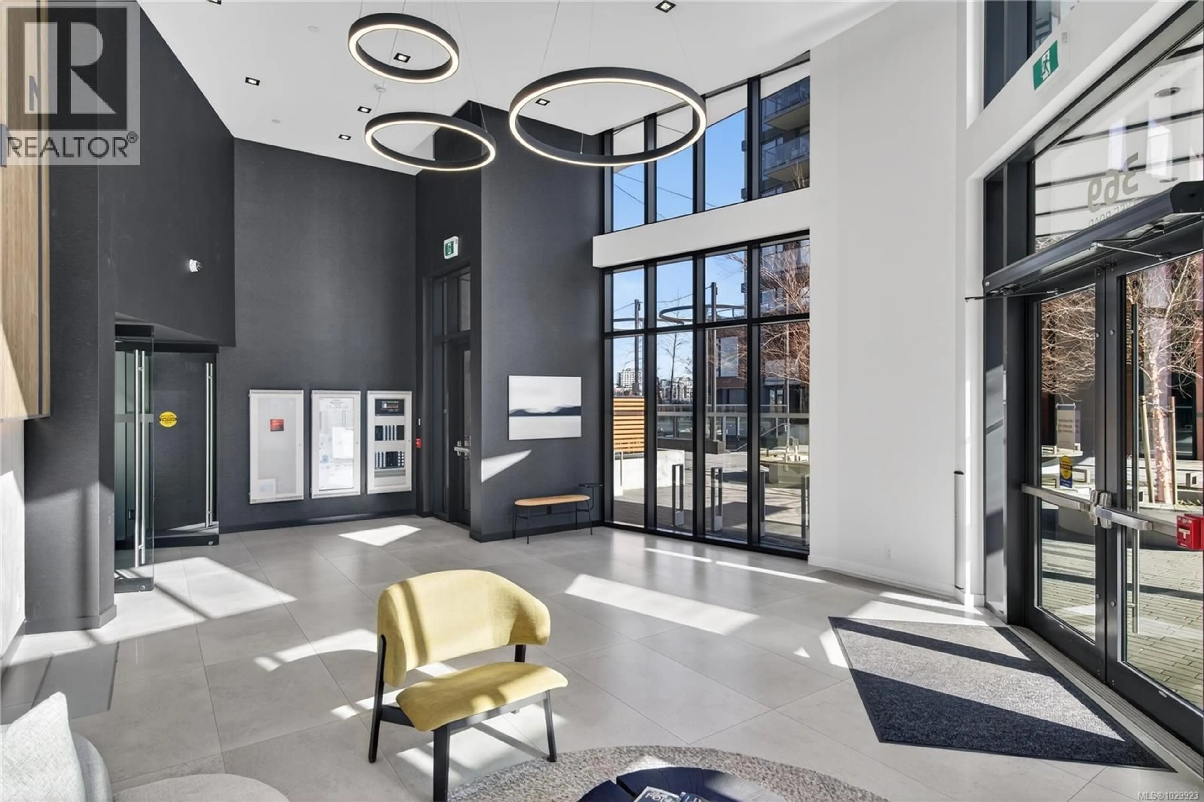 Indoor foyer for 1001 - 369 TYEE ROAD, Victoria British Columbia V9A0B6