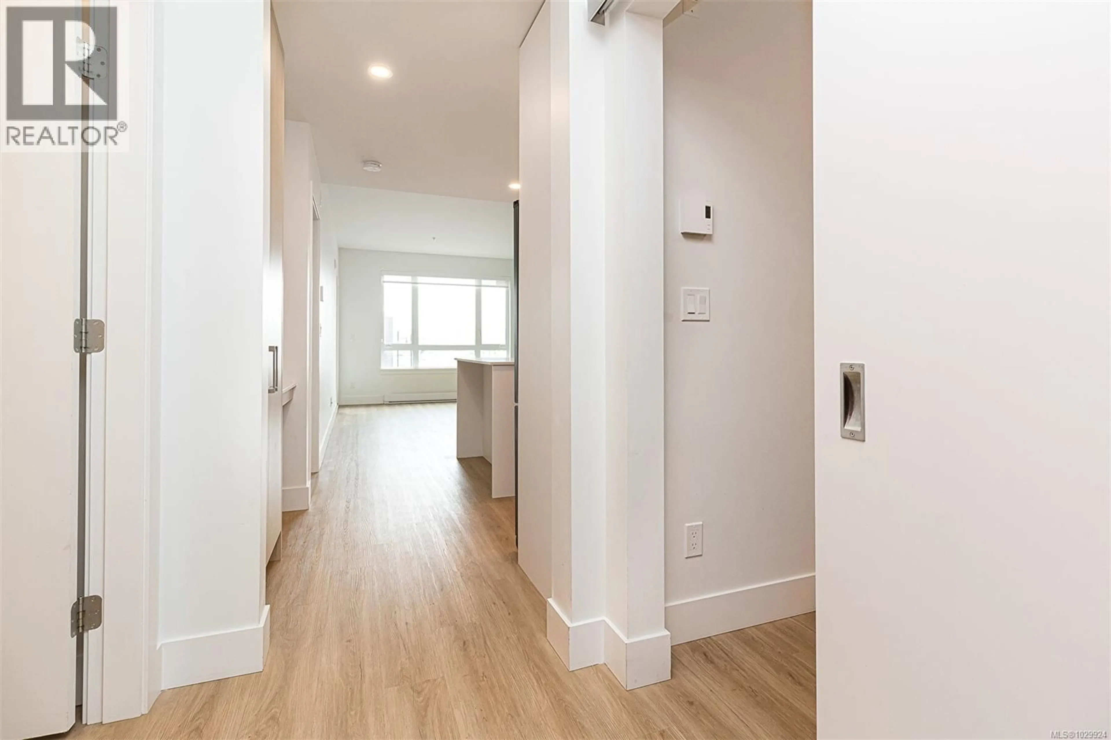 Indoor entryway for 210 - 940 REUNION AVENUE, Langford British Columbia V9B0W6