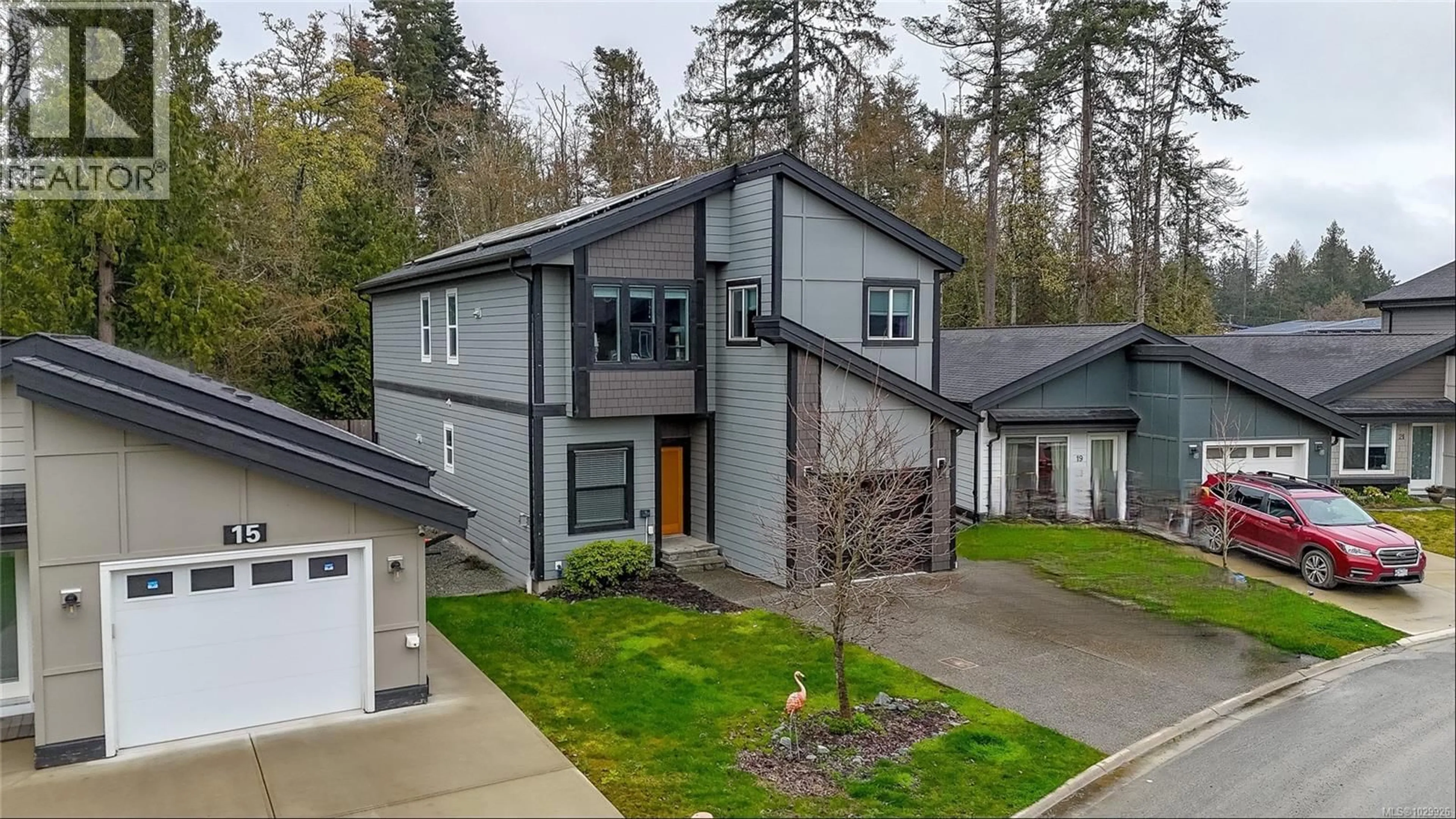 A pic from outside/outdoor area/front of a property/back of a property/a pic from drone, street for 17 SAANICH RIDGE DRIVE, Central Saanich British Columbia V8M0B8