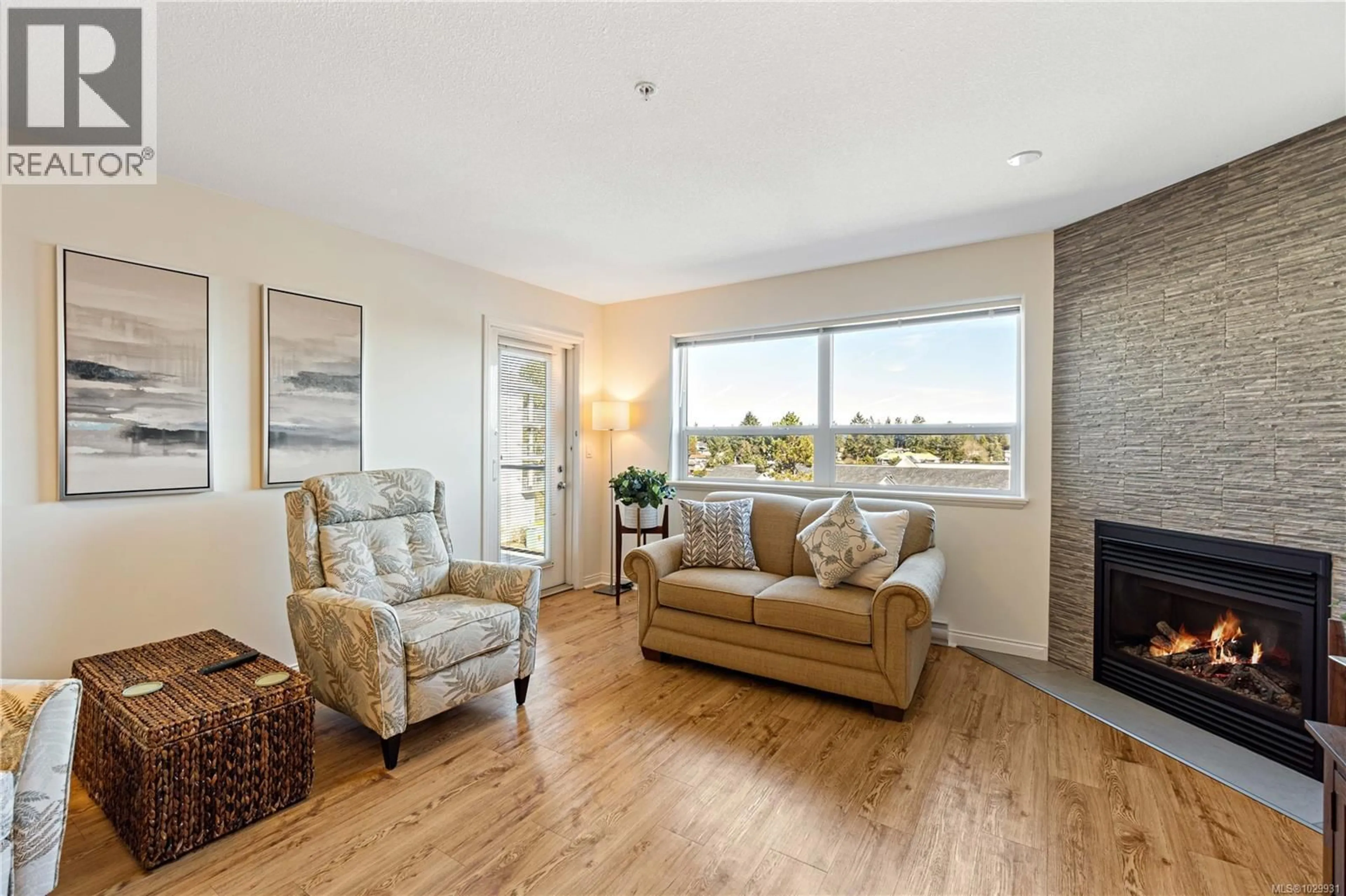 Living room with furniture, wood/laminate floor for 211 - 1633 DUFFERIN CRESCENT, Nanaimo British Columbia V9S5T4