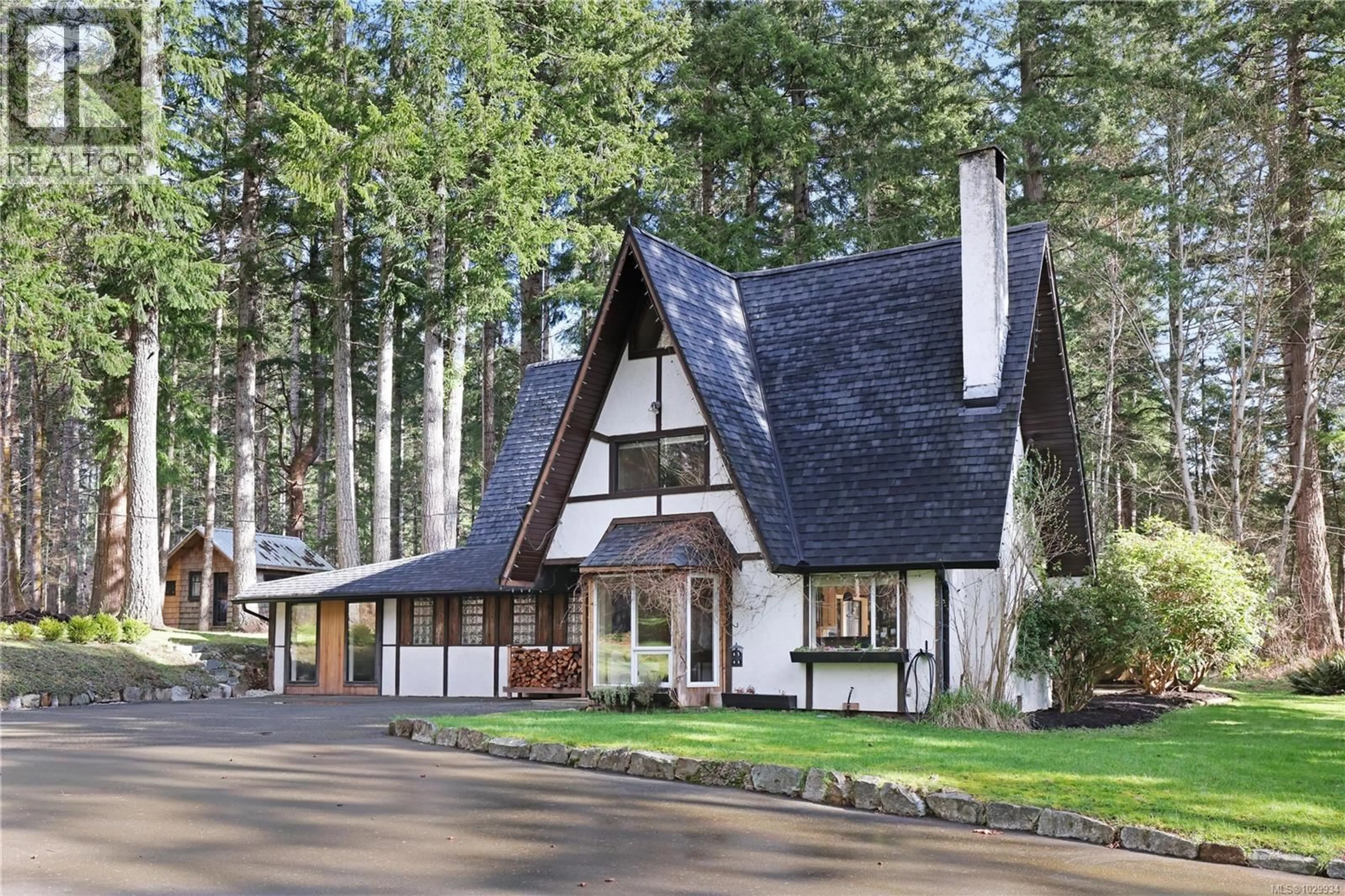 Home with vinyl exterior material, mountain view for 2138 LEFT ROAD, Courtenay British Columbia V9J1T9