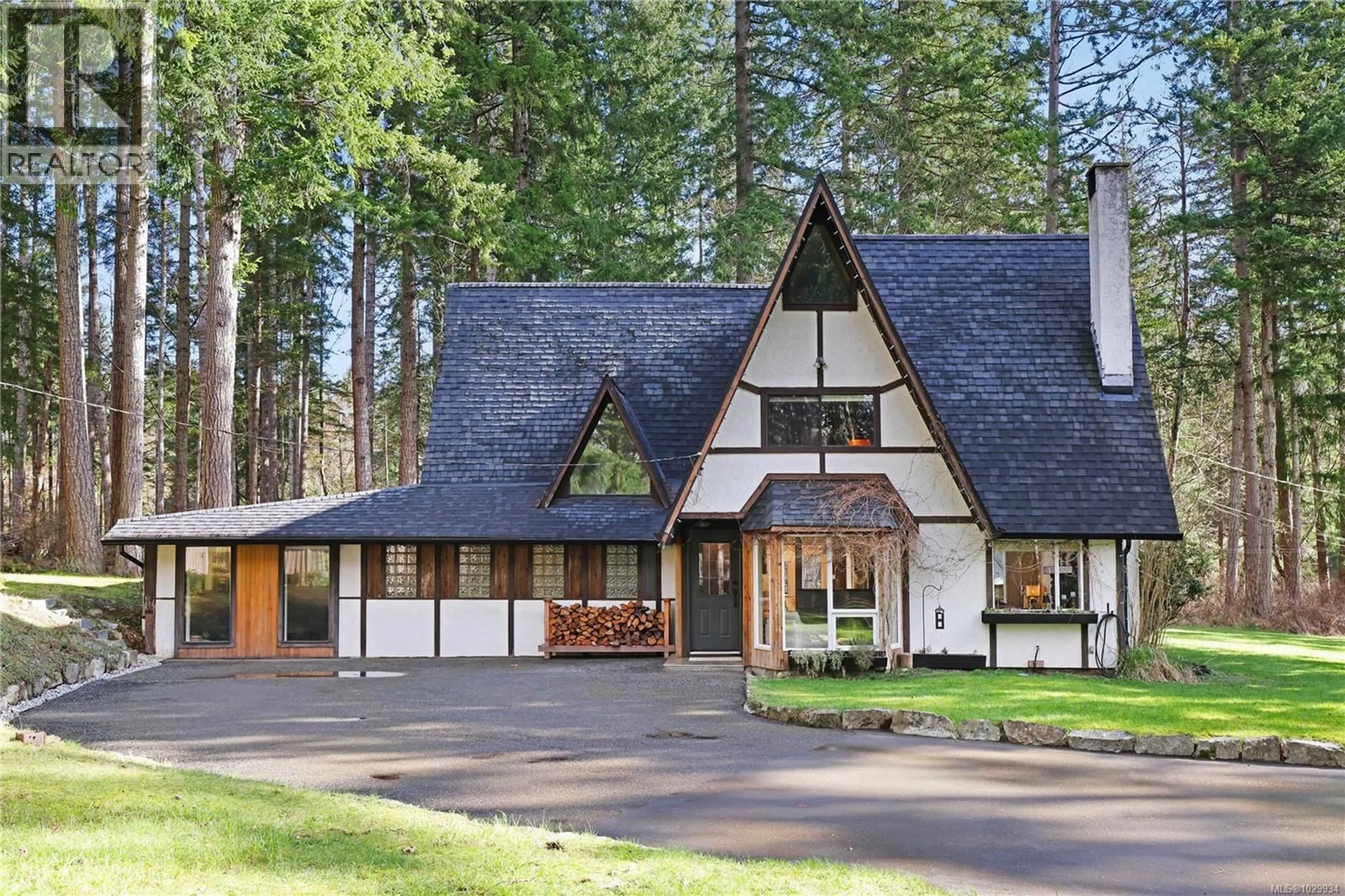 Home with vinyl exterior material, mountain view for 2138 LEFT ROAD, Courtenay British Columbia V9J1T9