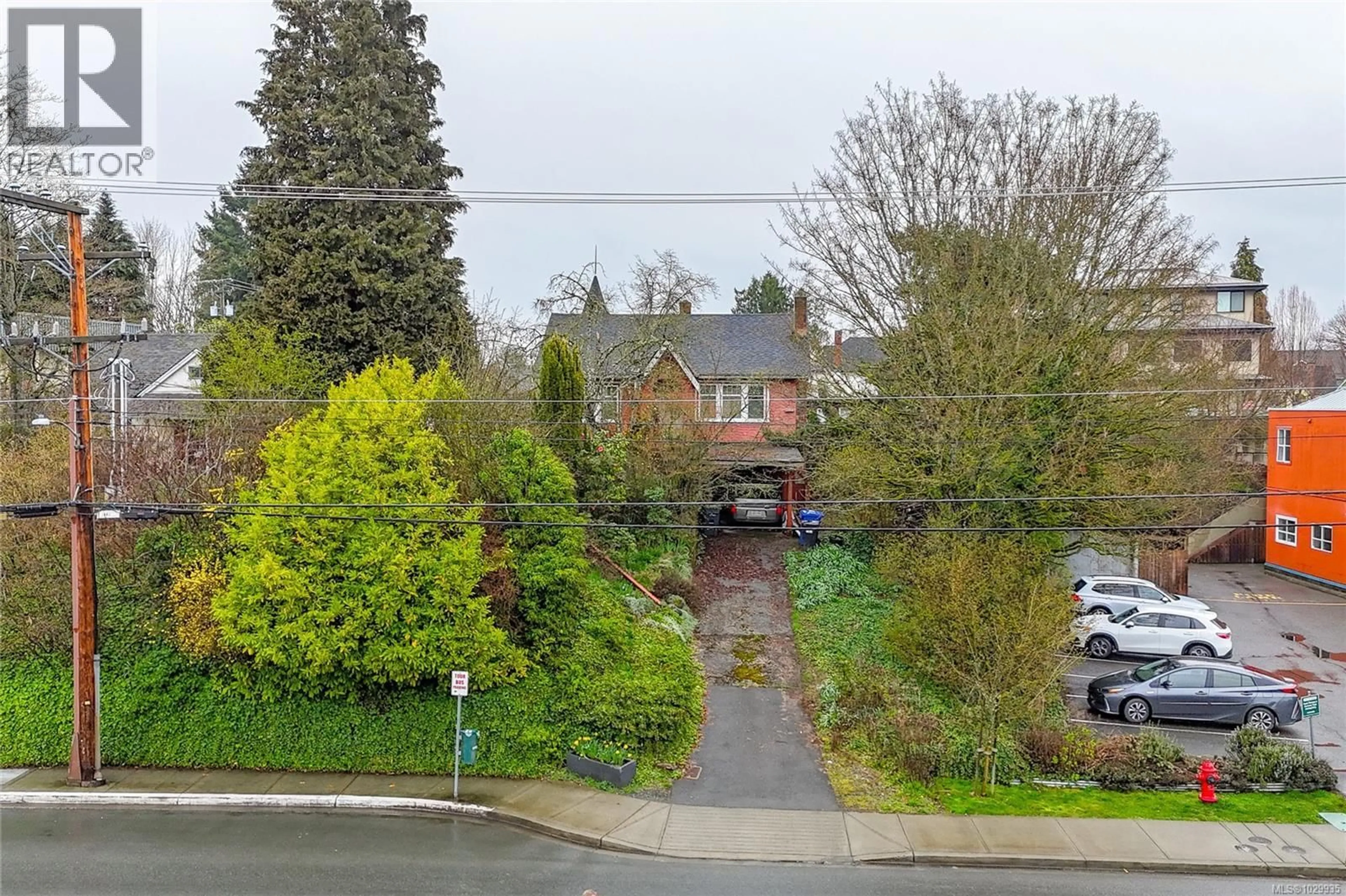 A pic from outside/outdoor area/front of a property/back of a property/a pic from drone, street for 378 DUNCAN STREET, Duncan British Columbia V9L2A5