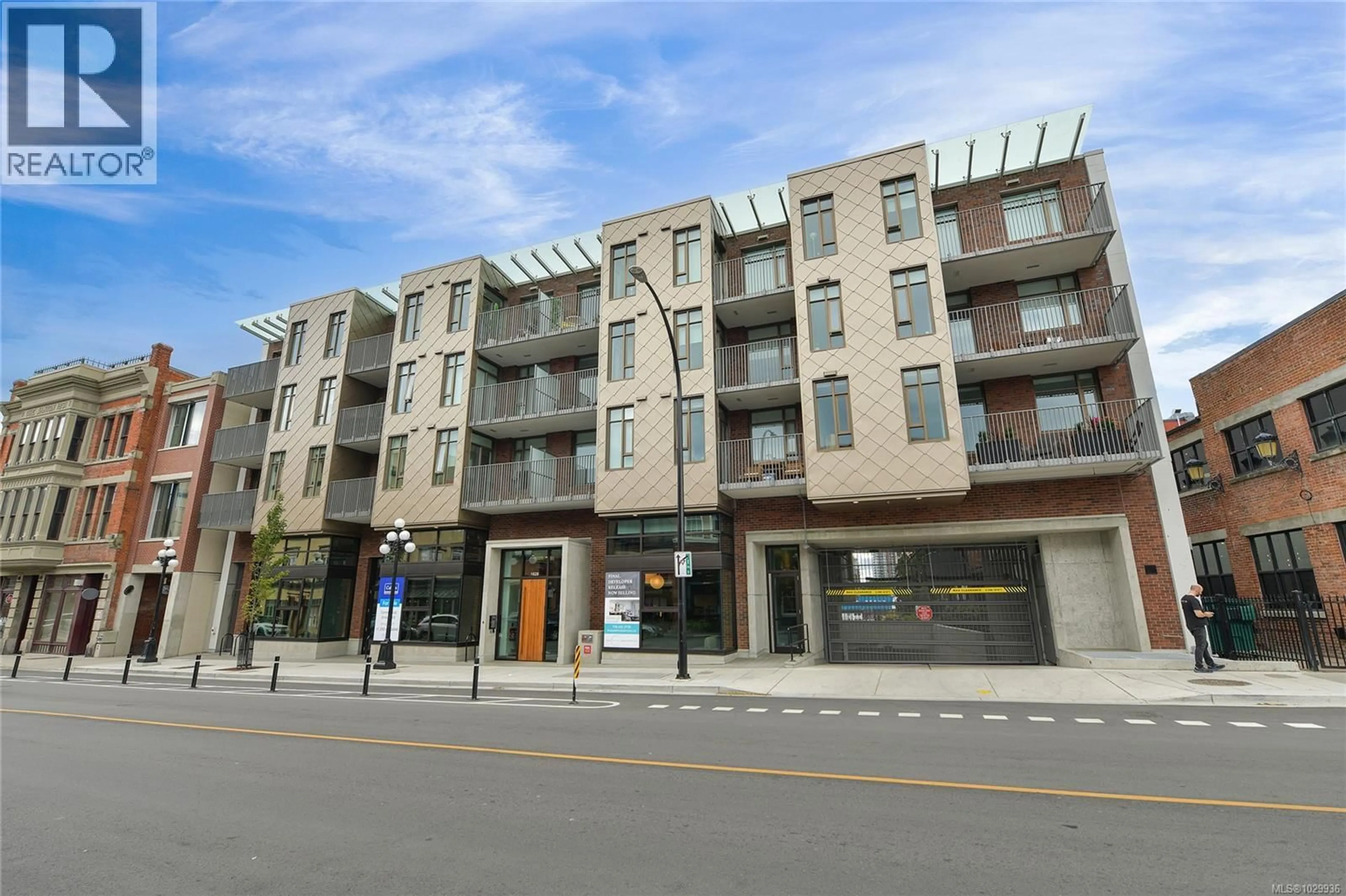 Patio, building for 601 - 1628 STORE STREET, Victoria British Columbia V8W0H1