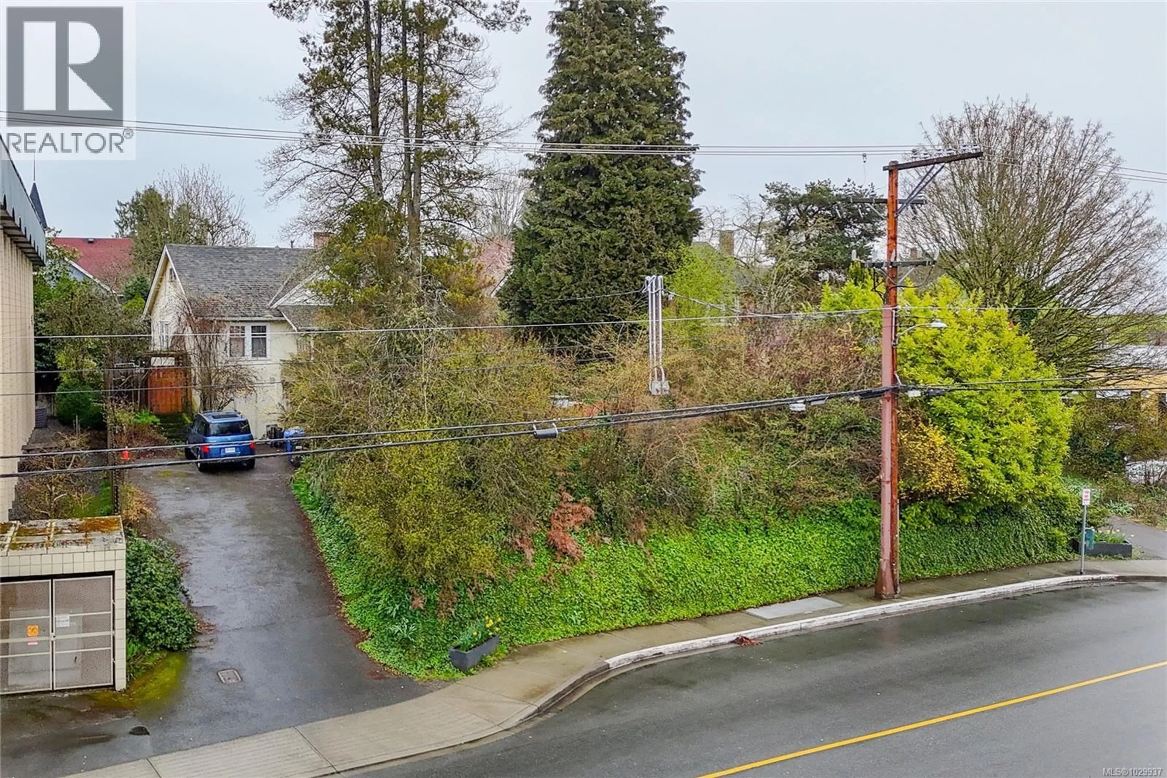 A pic from outside/outdoor area/front of a property/back of a property/a pic from drone, street for 386 DUNCAN STREET, Duncan British Columbia V9L2A5