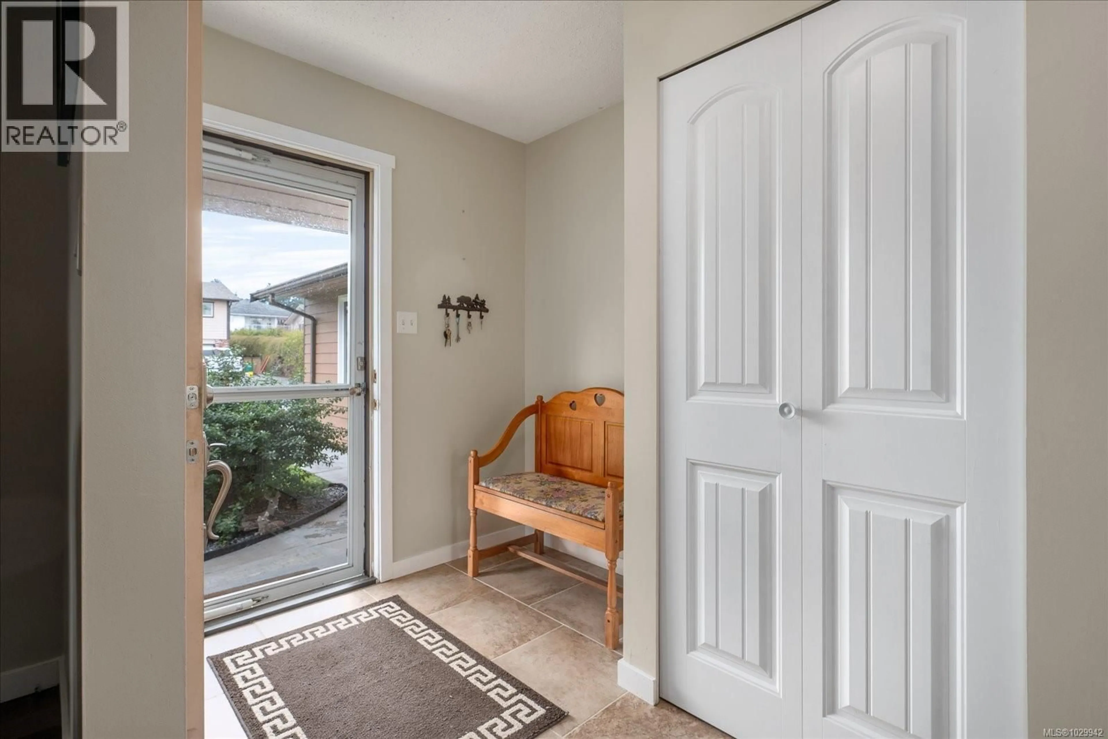 Indoor entryway for 108 DAVIES LANE, Nanaimo British Columbia V9S5M3