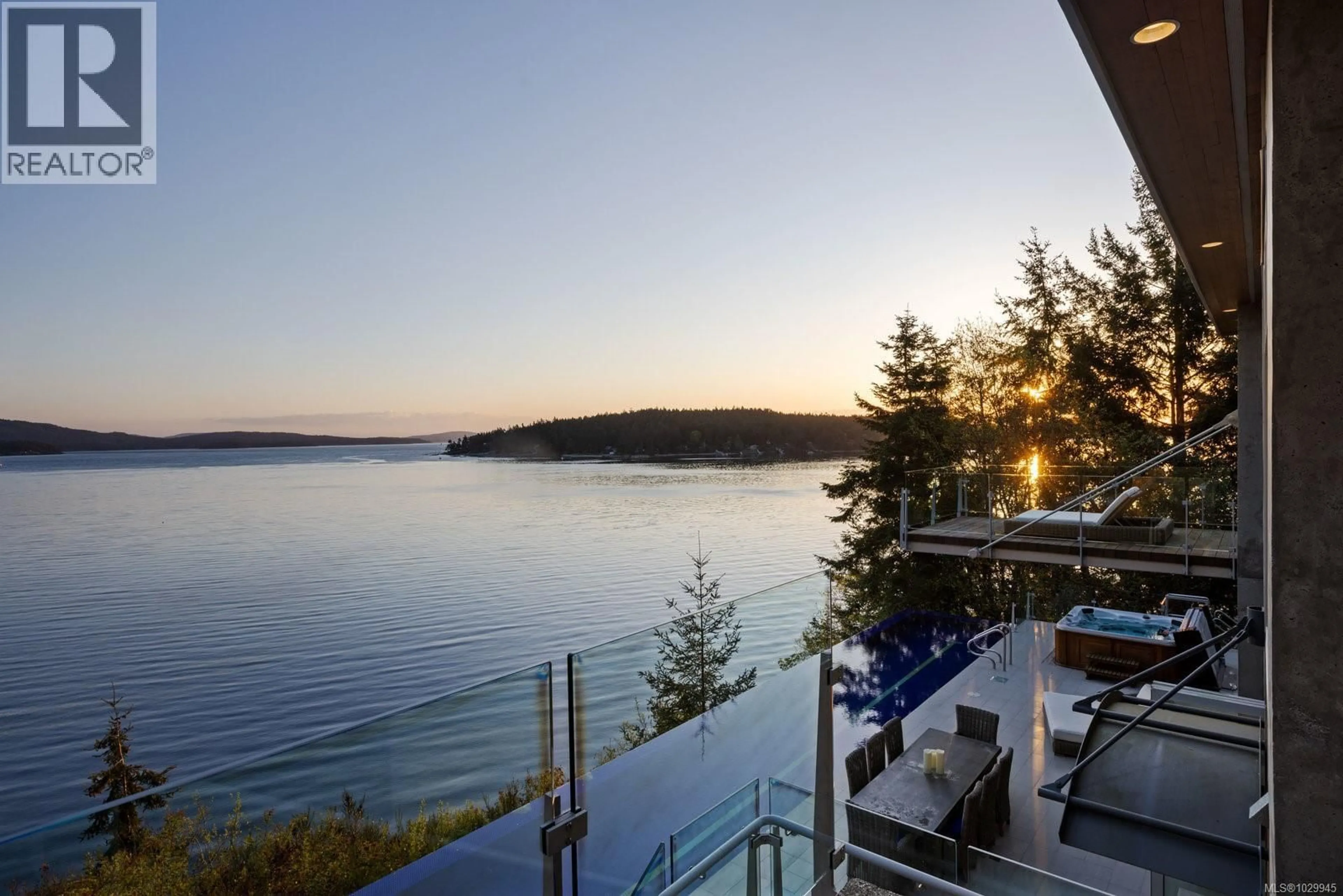 Patio, water/lake/river/ocean view for 1580 LANDS END ROAD, North Saanich British Columbia V8L5L5