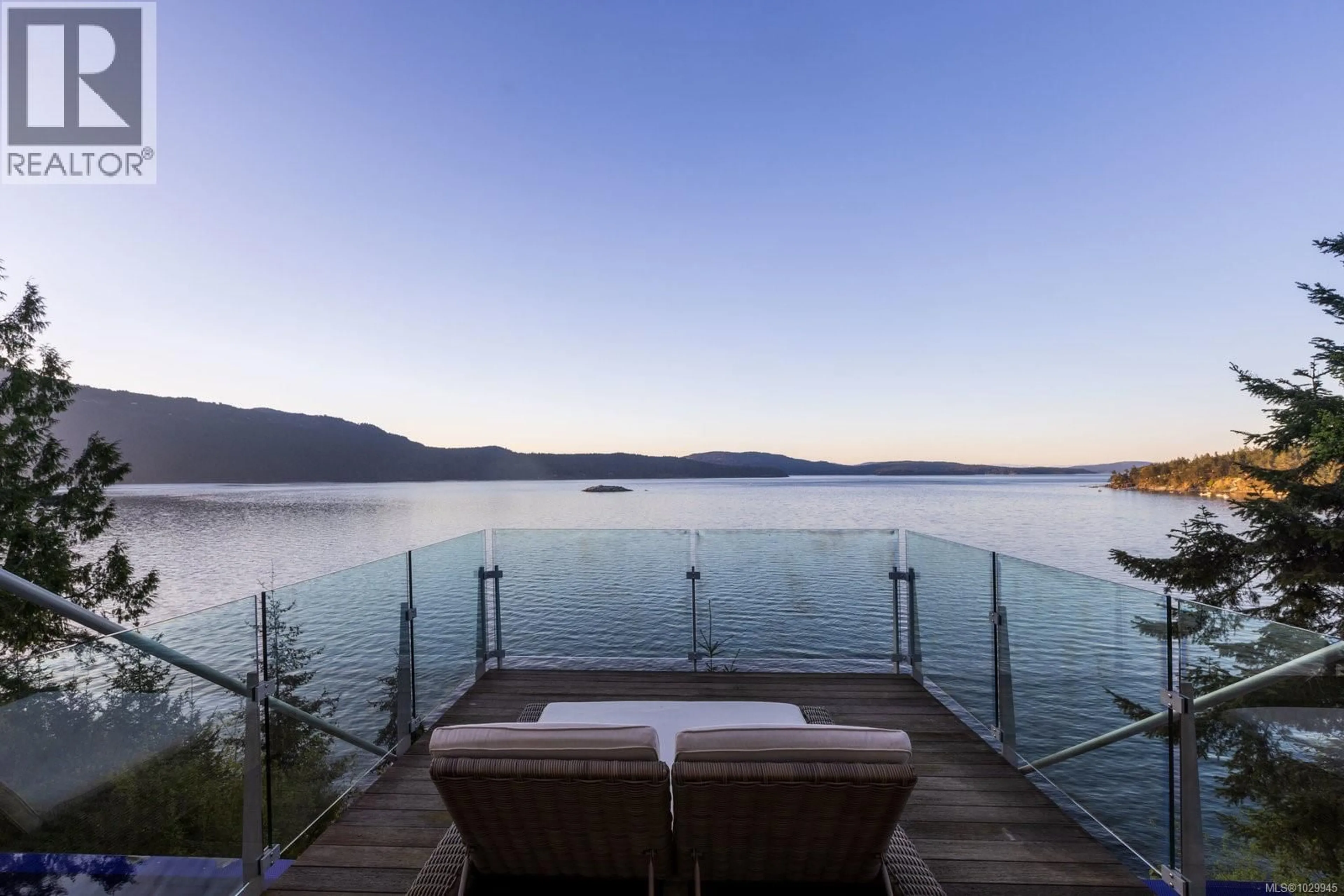 Patio, water/lake/river/ocean view for 1580 LANDS END ROAD, North Saanich British Columbia V8L5L5