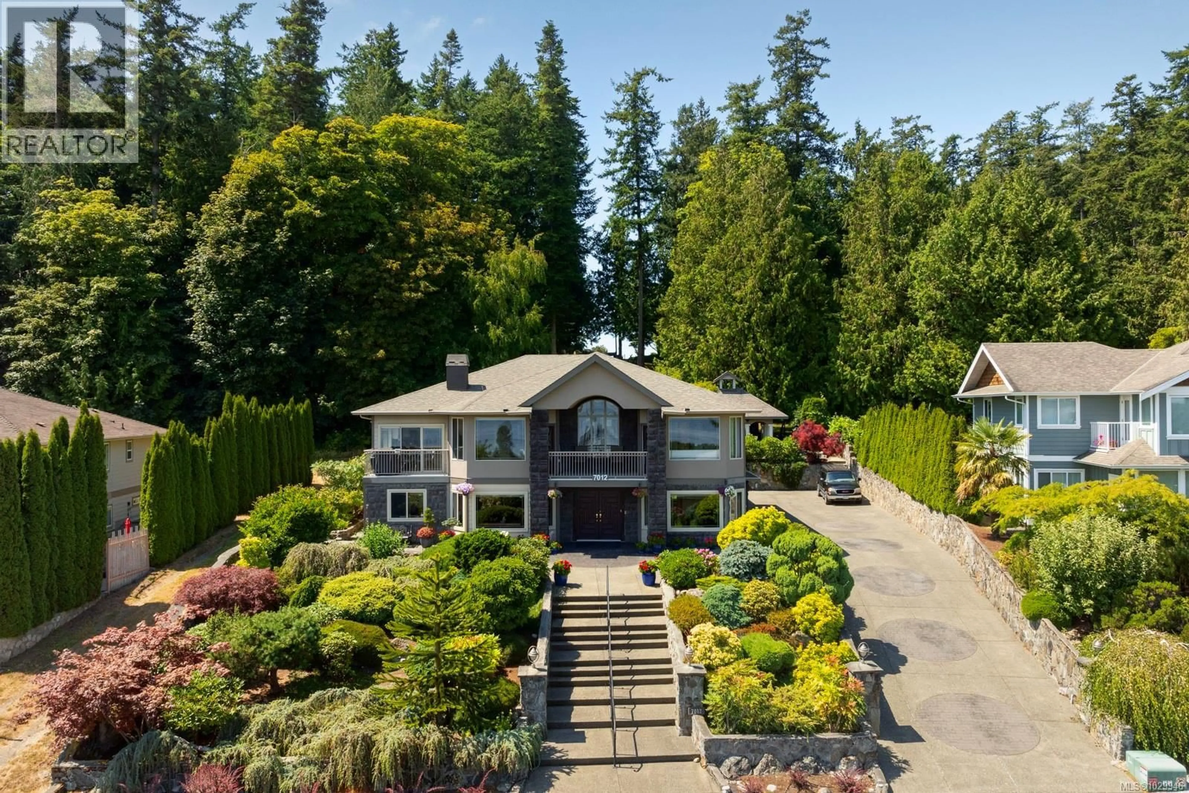 A pic from outside/outdoor area/front of a property/back of a property/a pic from drone, unknown for 7012 ISLAND VIEW PLACE, Central Saanich British Columbia V8M2J6