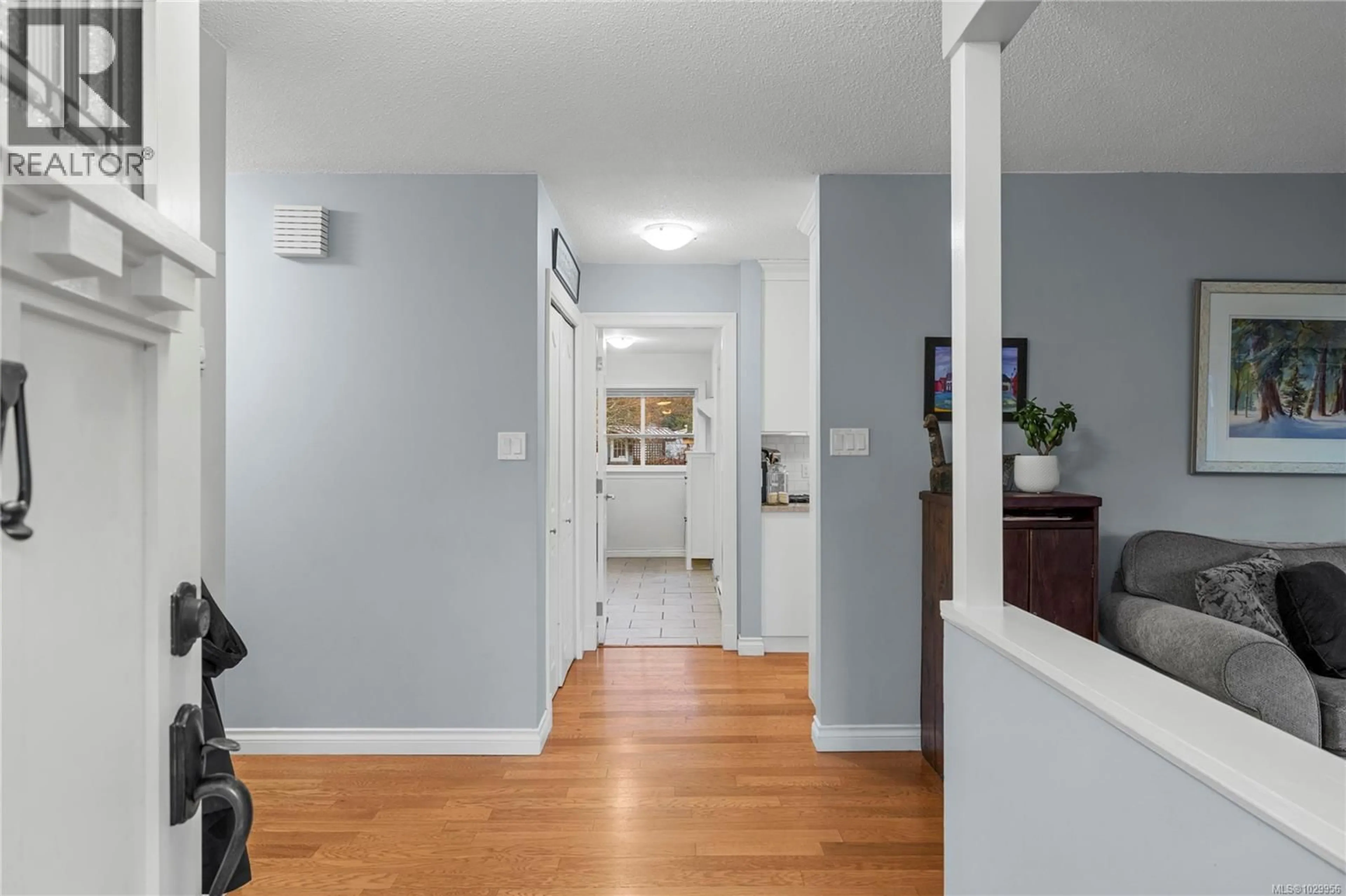 Indoor entryway for 816 WOODLAND DRIVE, Parksville British Columbia V9P1Z2