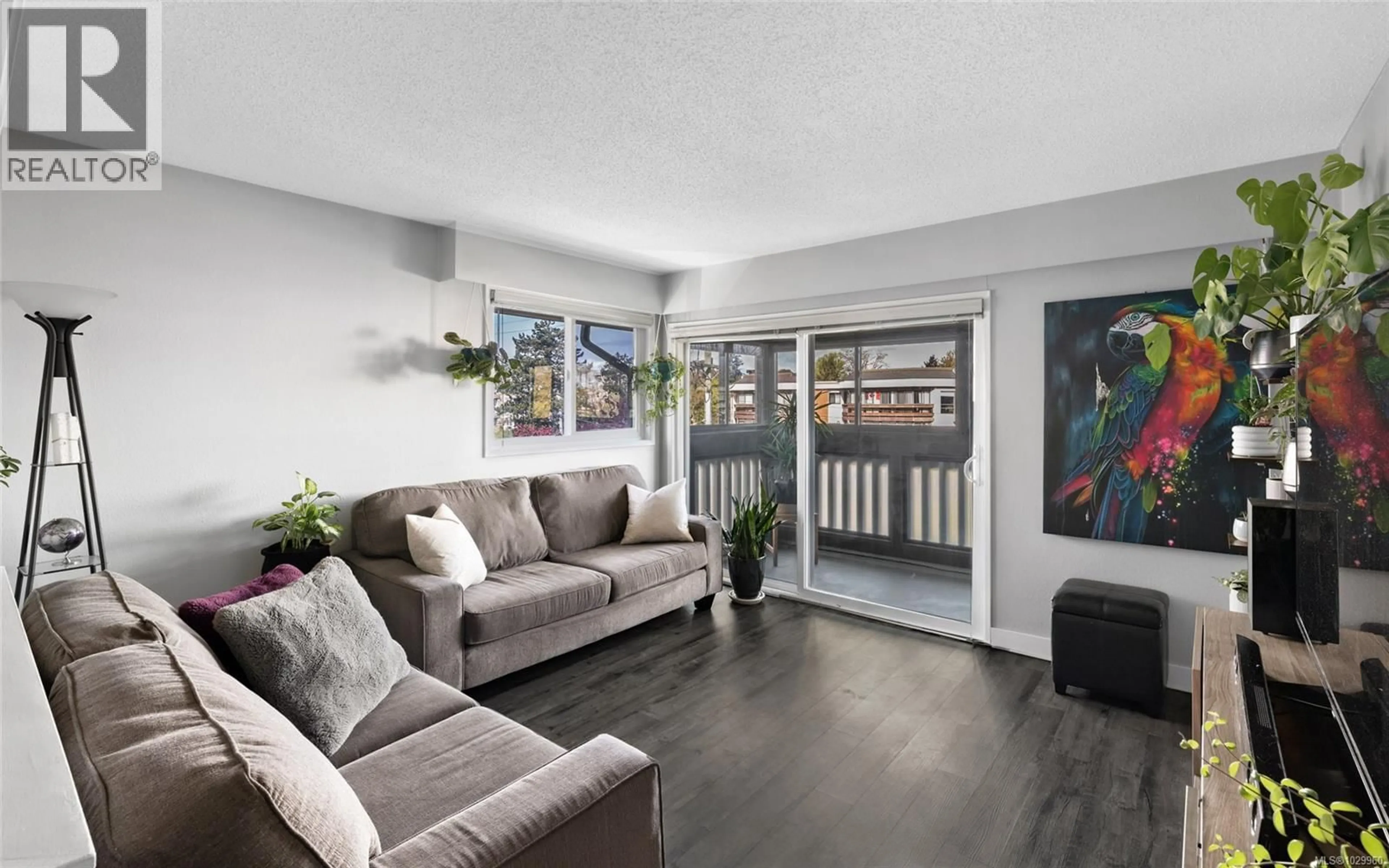 Living room with furniture, unknown for 401 - 1525 HILLSIDE AVENUE, Victoria British Columbia V8T2C1