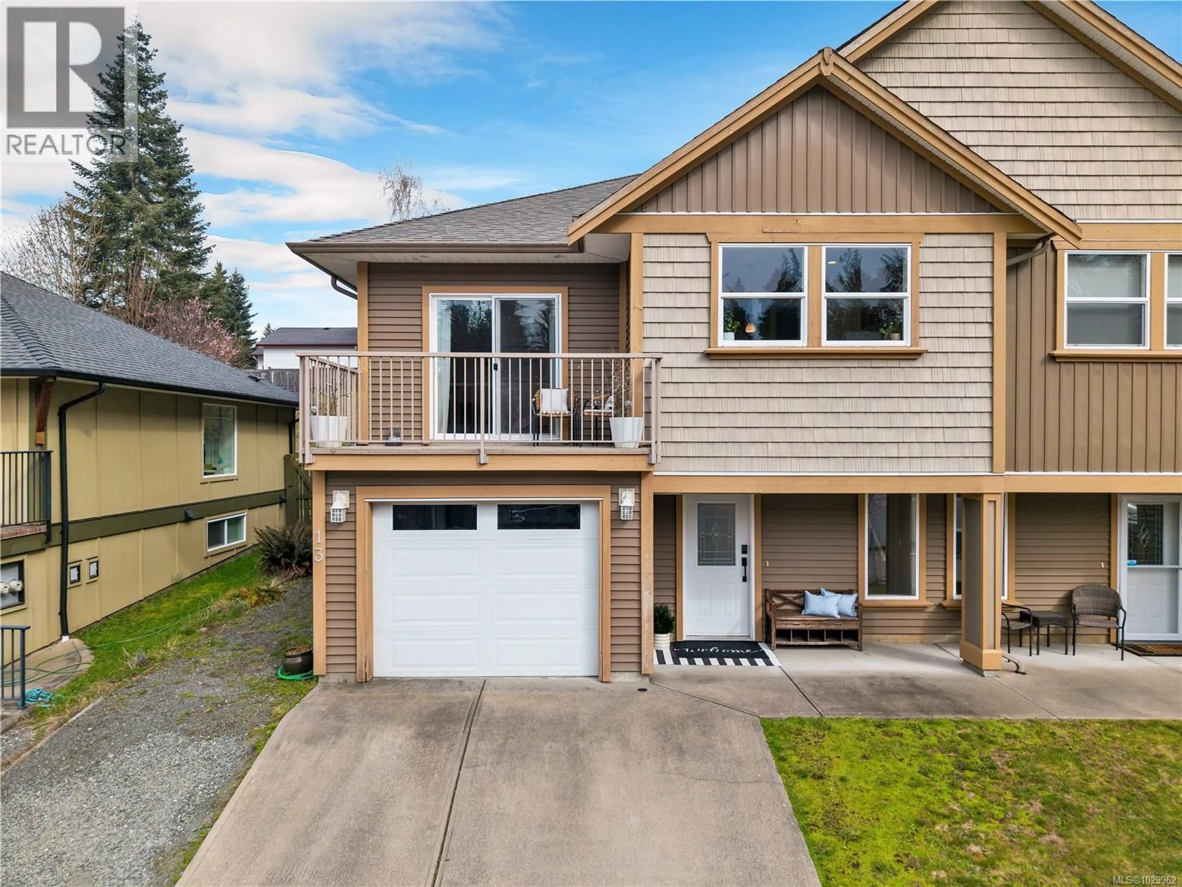 Home with vinyl exterior material, street for 13 - 1424 ALDER STREET SOUTH, Campbell River British Columbia V9W0B4