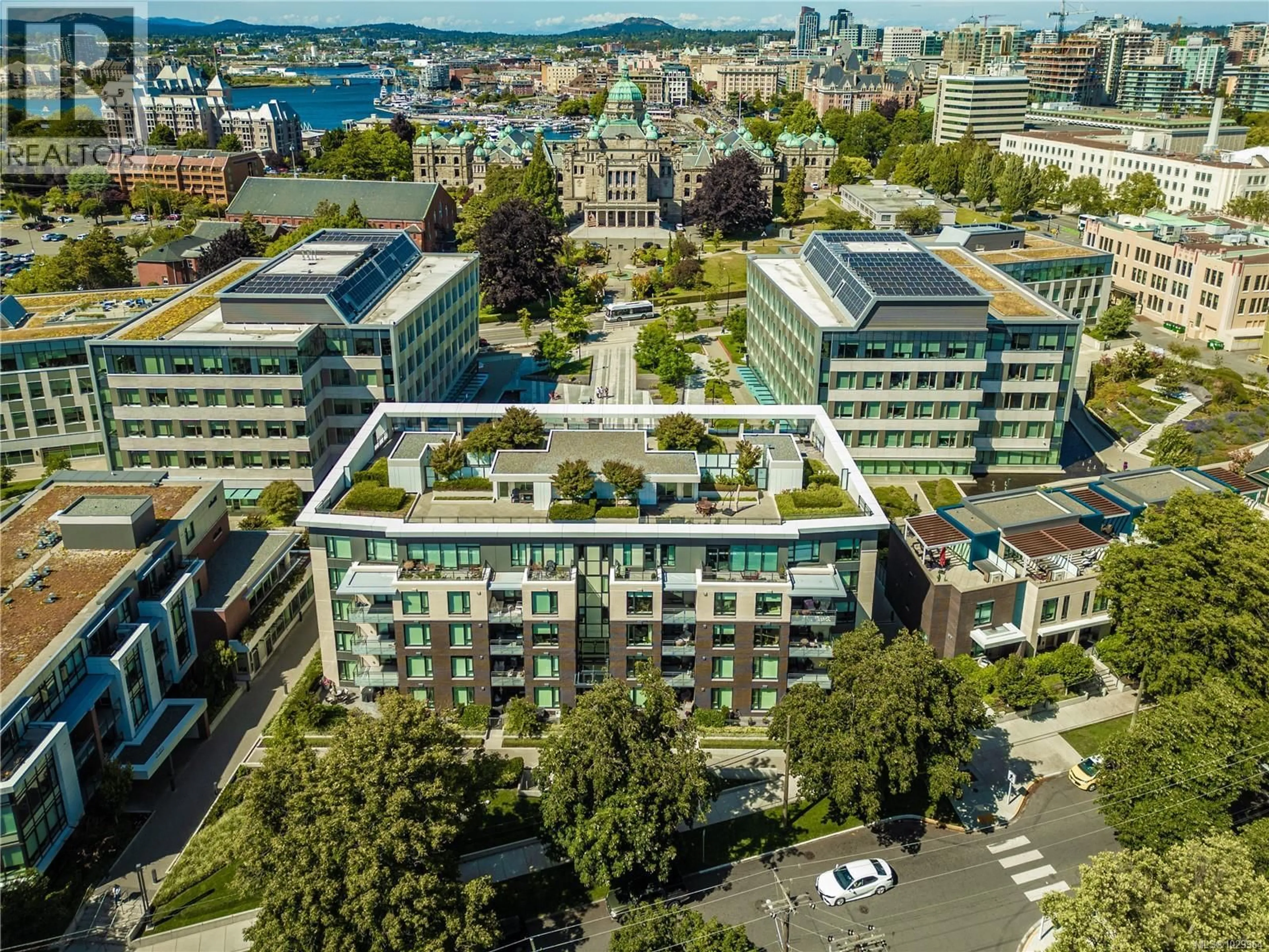 A pic from outside/outdoor area/front of a property/back of a property/a pic from drone, city buildings view from balcony for 101 - 550 MICHIGAN STREET, Victoria British Columbia V8V0G3