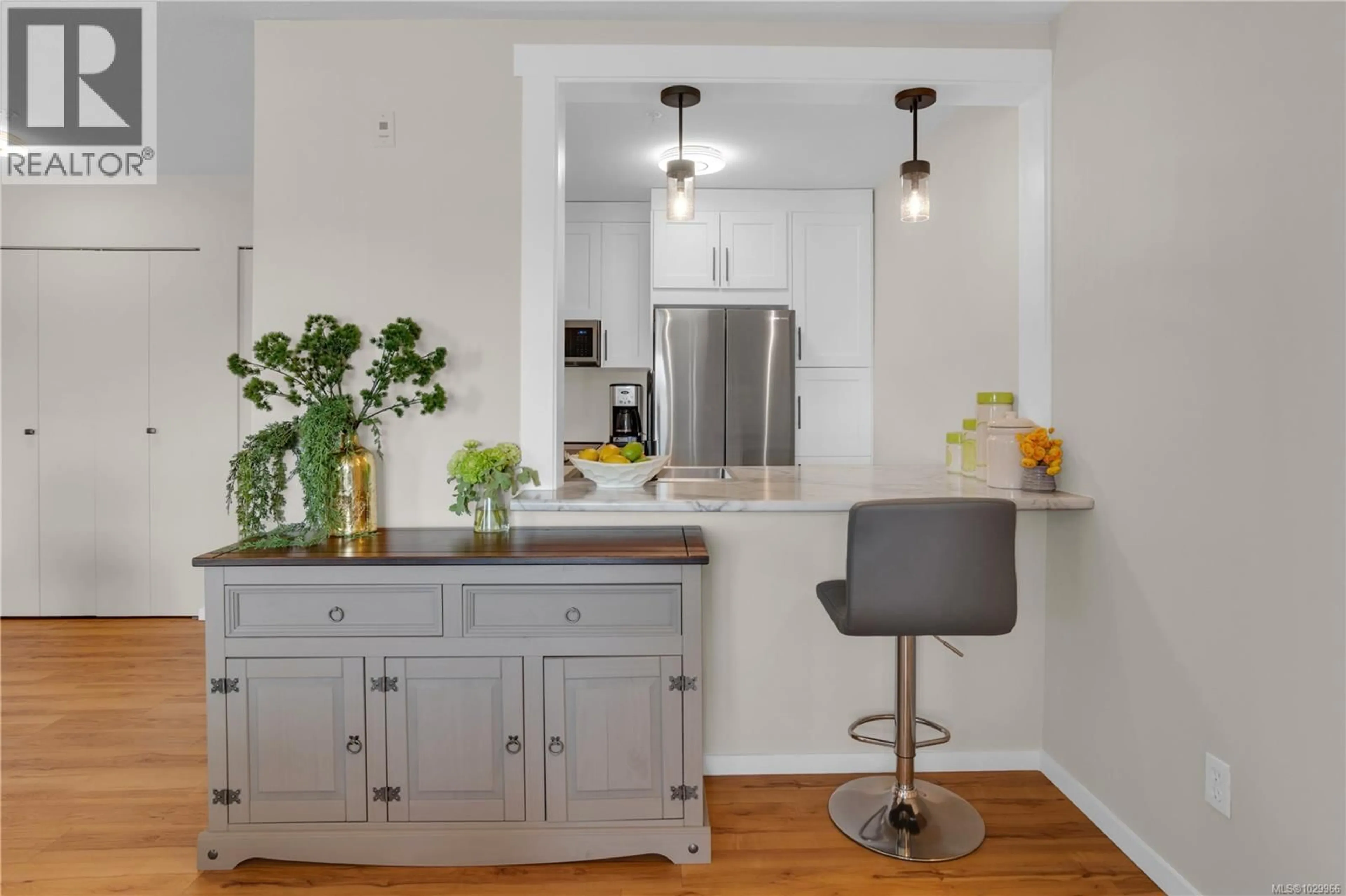 Contemporary kitchen, unknown for 201 - 4971 SONGBIRD PLACE, Nanaimo British Columbia V9T6L1