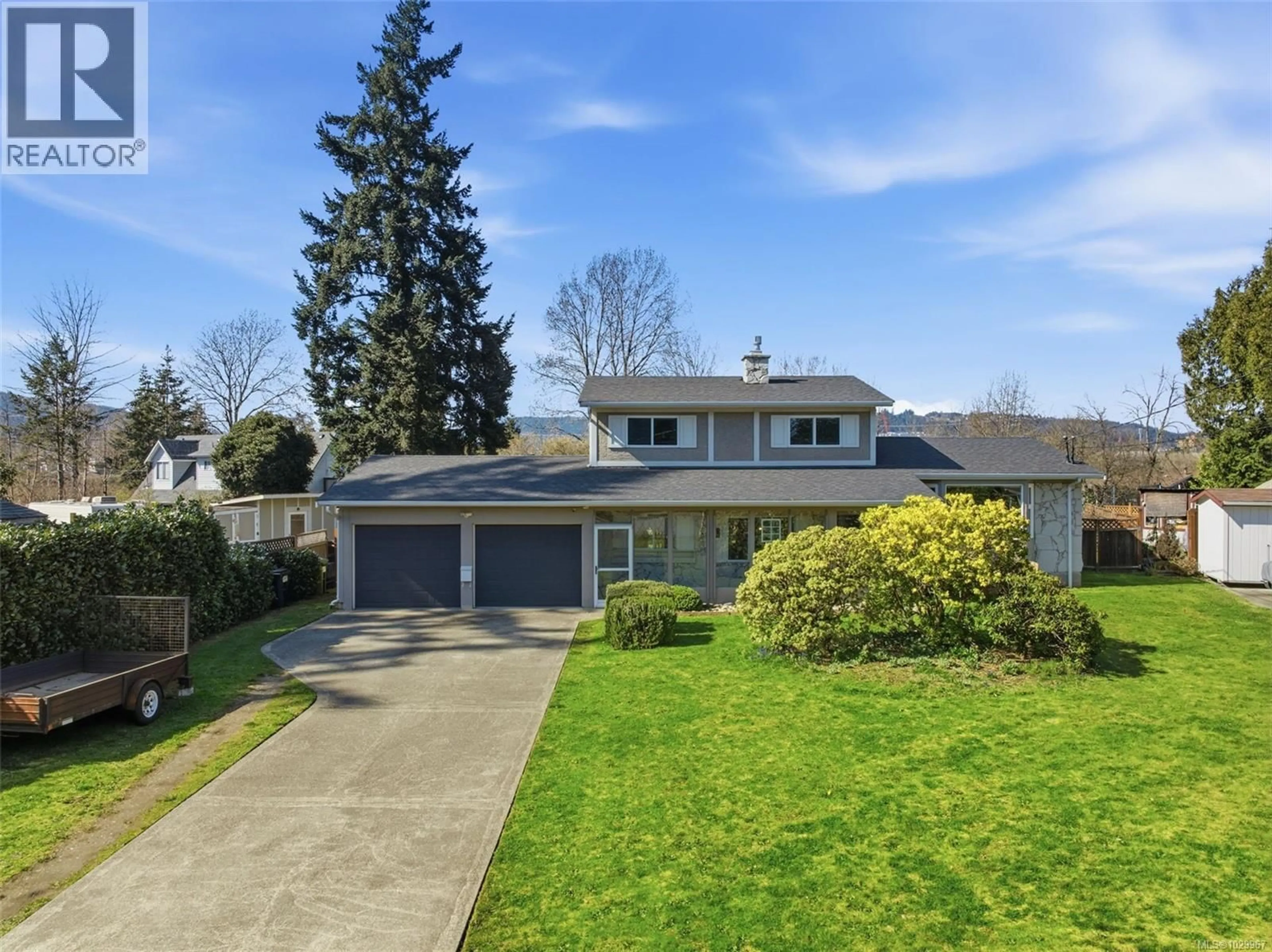 A pic from outside/outdoor area/front of a property/back of a property/a pic from drone, street for 728 HEASLIP PLACE, Colwood British Columbia V9B4W1