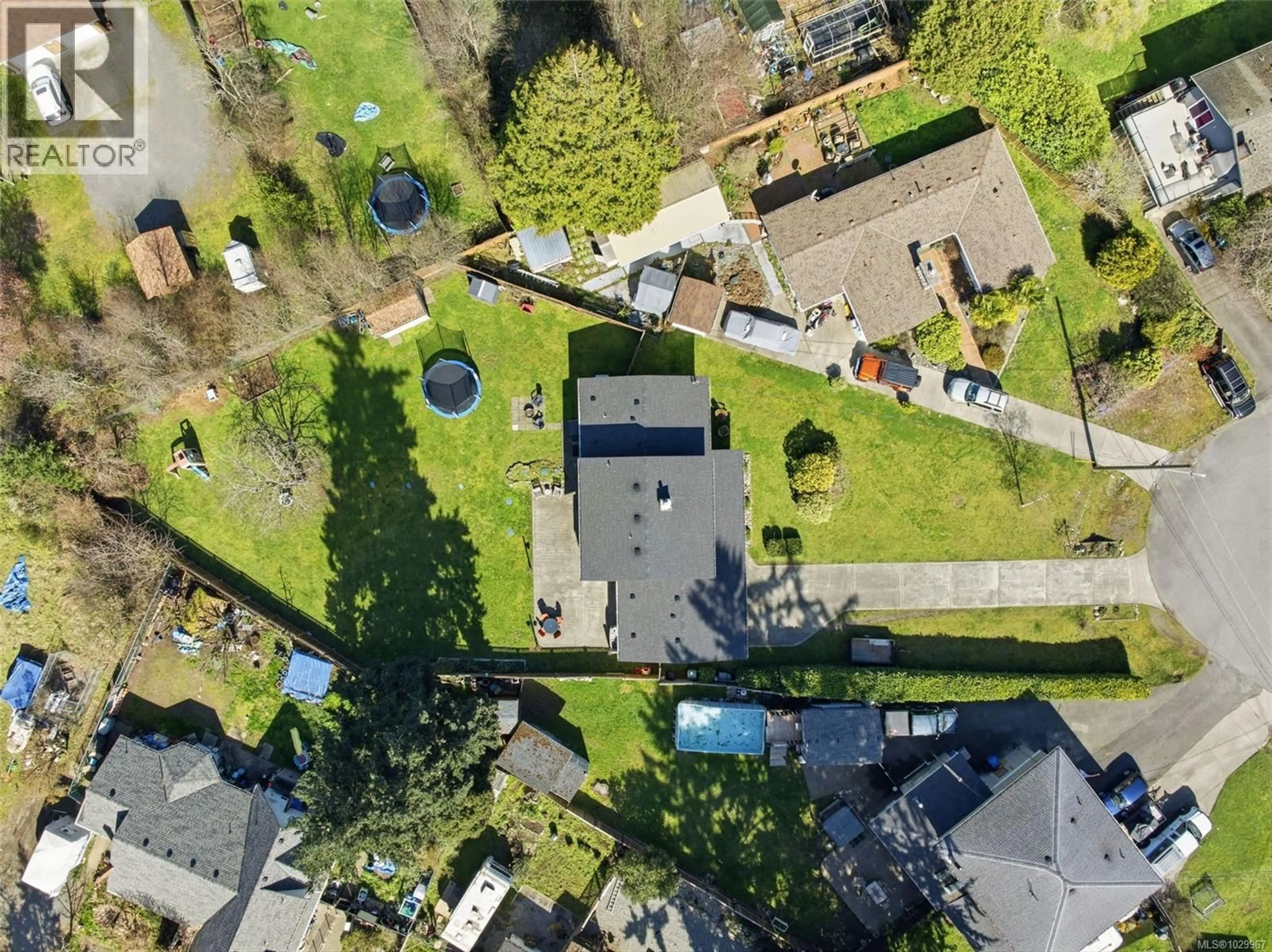 A pic from outside/outdoor area/front of a property/back of a property/a pic from drone, street for 728 HEASLIP PLACE, Colwood British Columbia V9B4W1