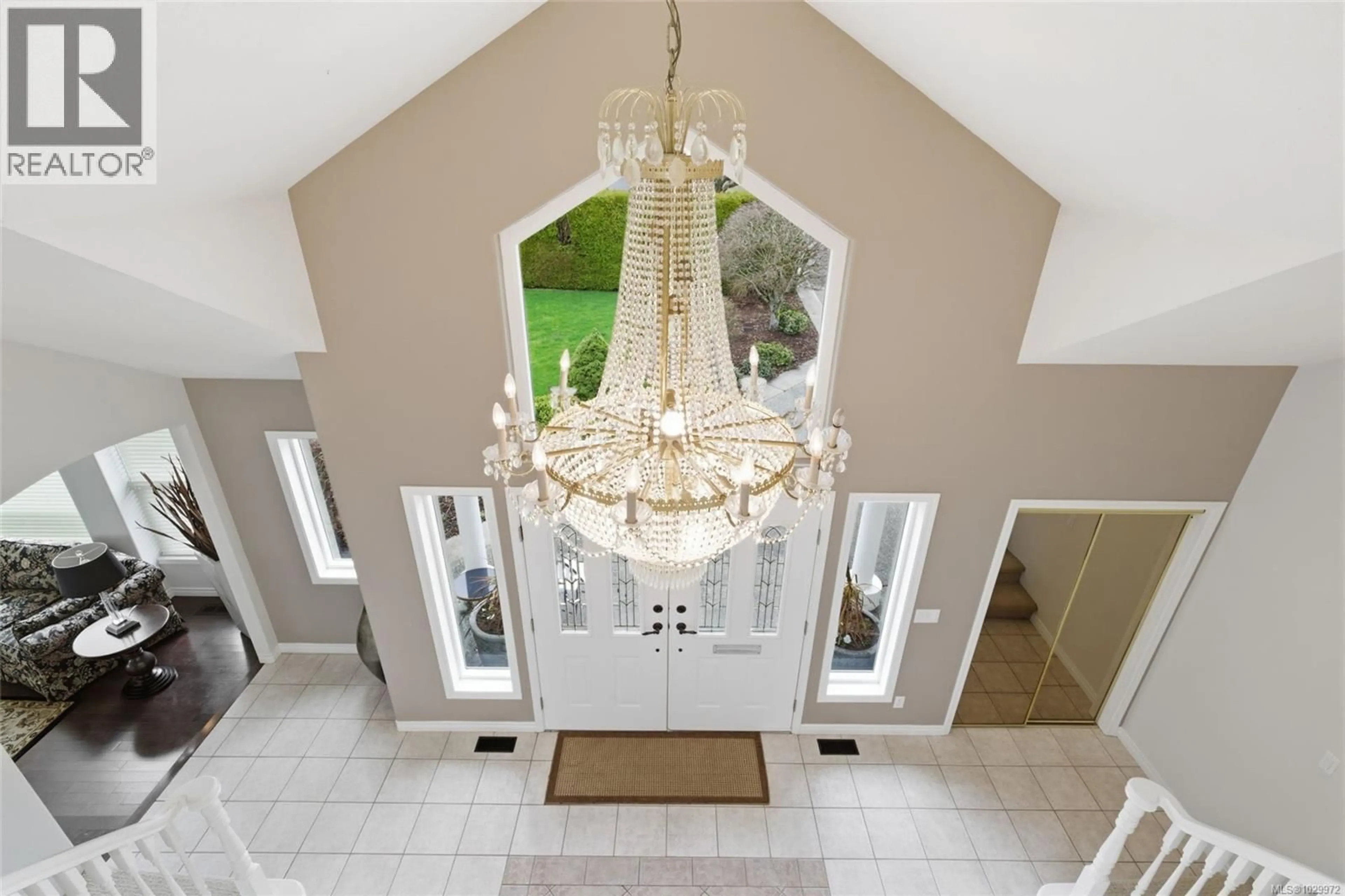 Indoor foyer for 296 CILAIRE DRIVE, Nanaimo British Columbia V9S3E8