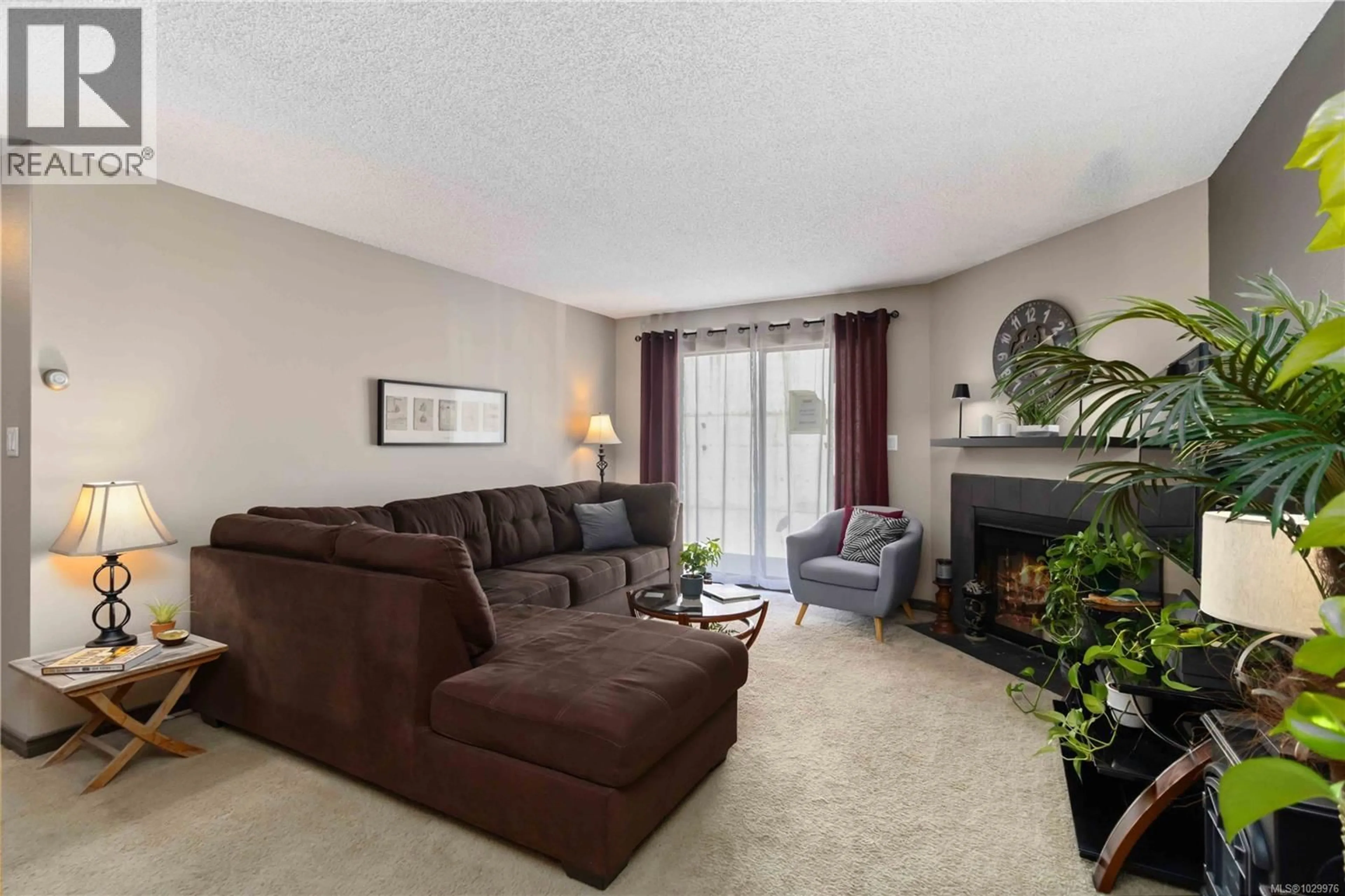 Living room with furniture, carpet floor for 314 - 3255 GLASGOW AVENUE, Saanich British Columbia V8X4S4